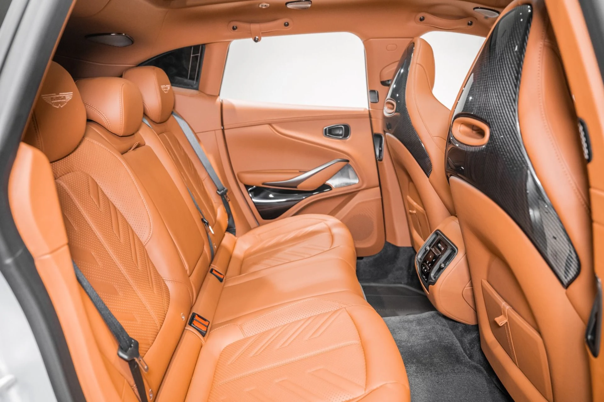 mph016_3700824221_New_2026_Aston_Martin_DBX_S_1780937216_5cdf6220fc