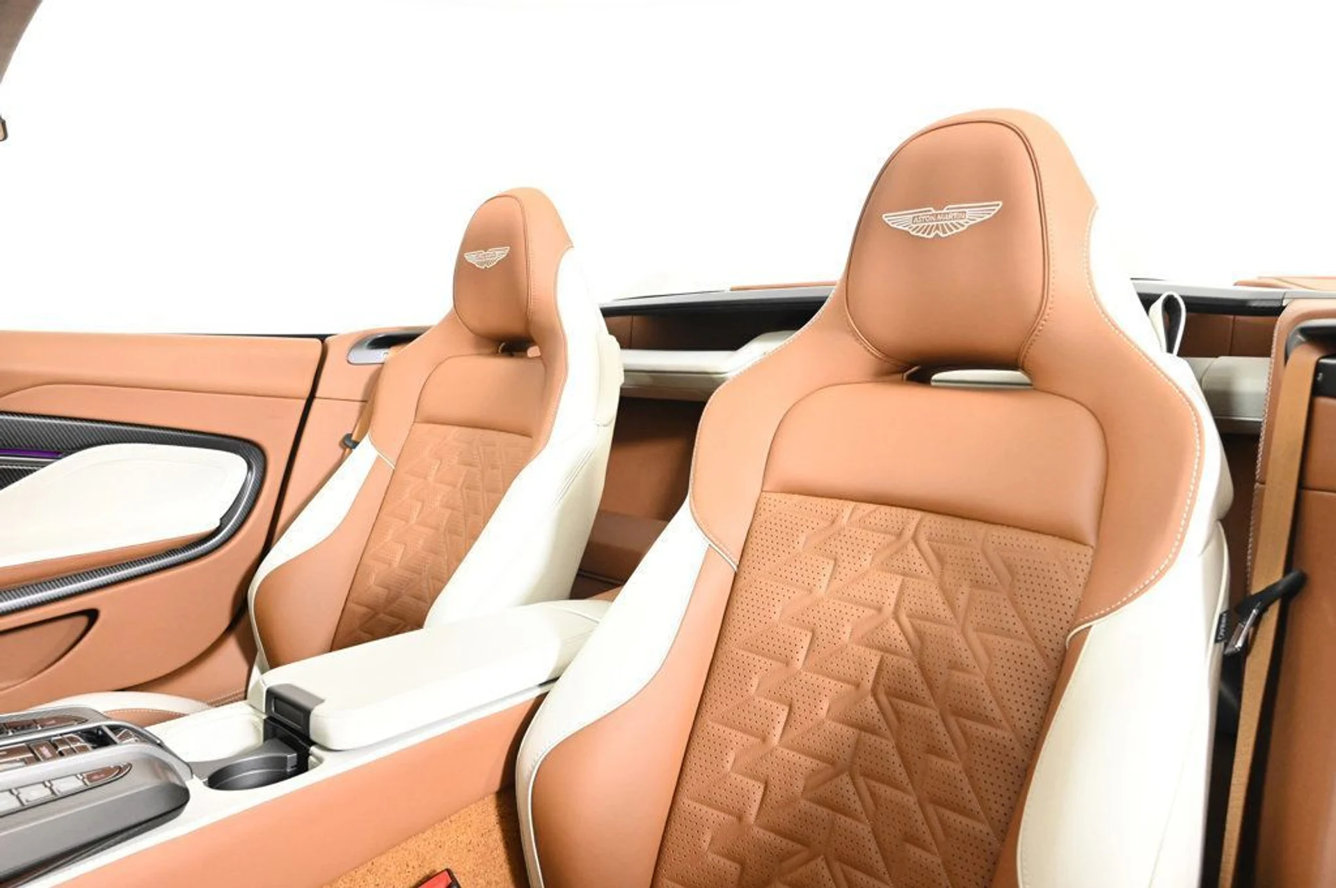 mph016_3708446513_new_2026_aston_martin_vanquish_volante_11350_22936963_16_1024_cb2a9993db