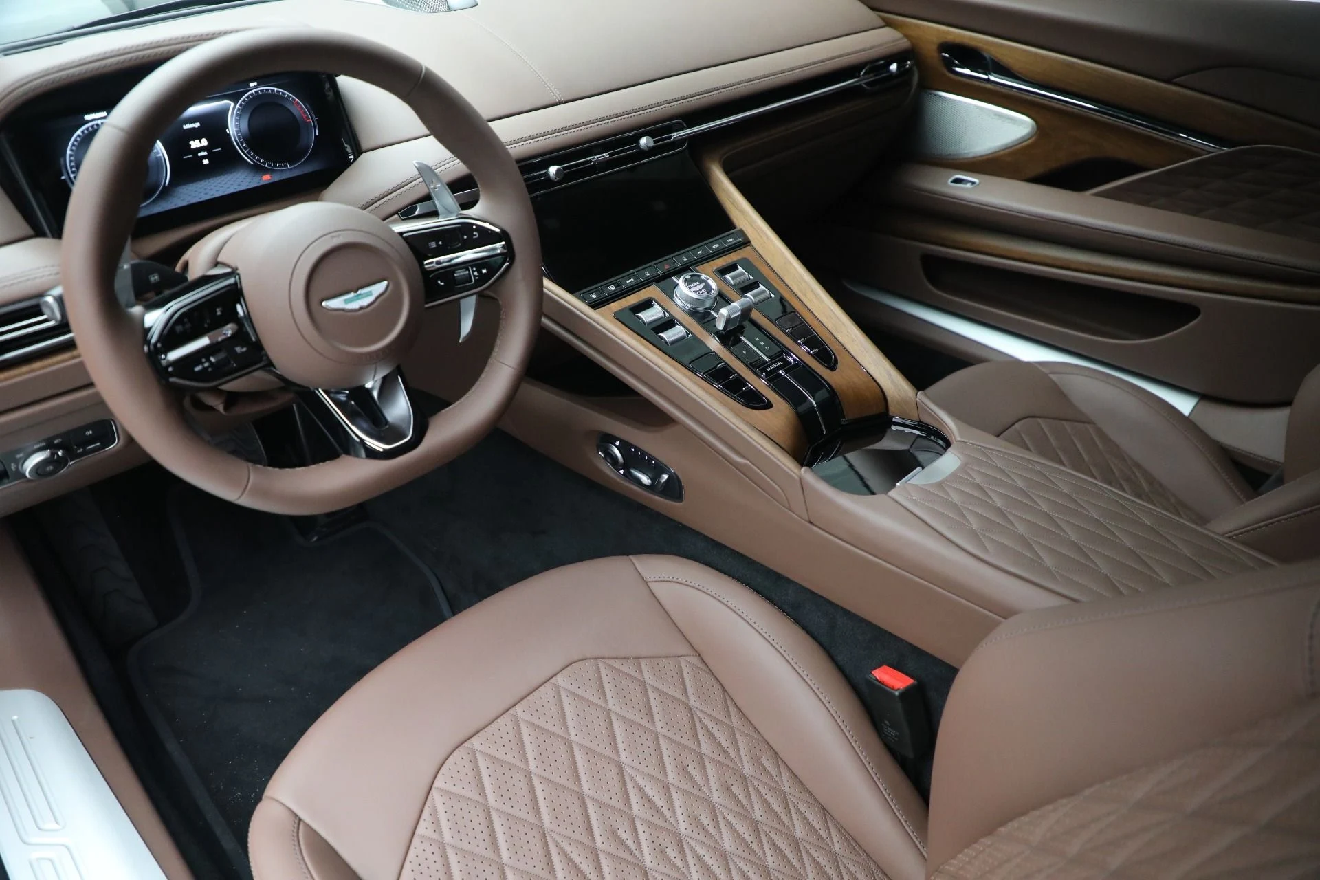 mph016_37142270_Used_2025_Aston_Martin_DB_12_V8_1735241793_958285e8b3