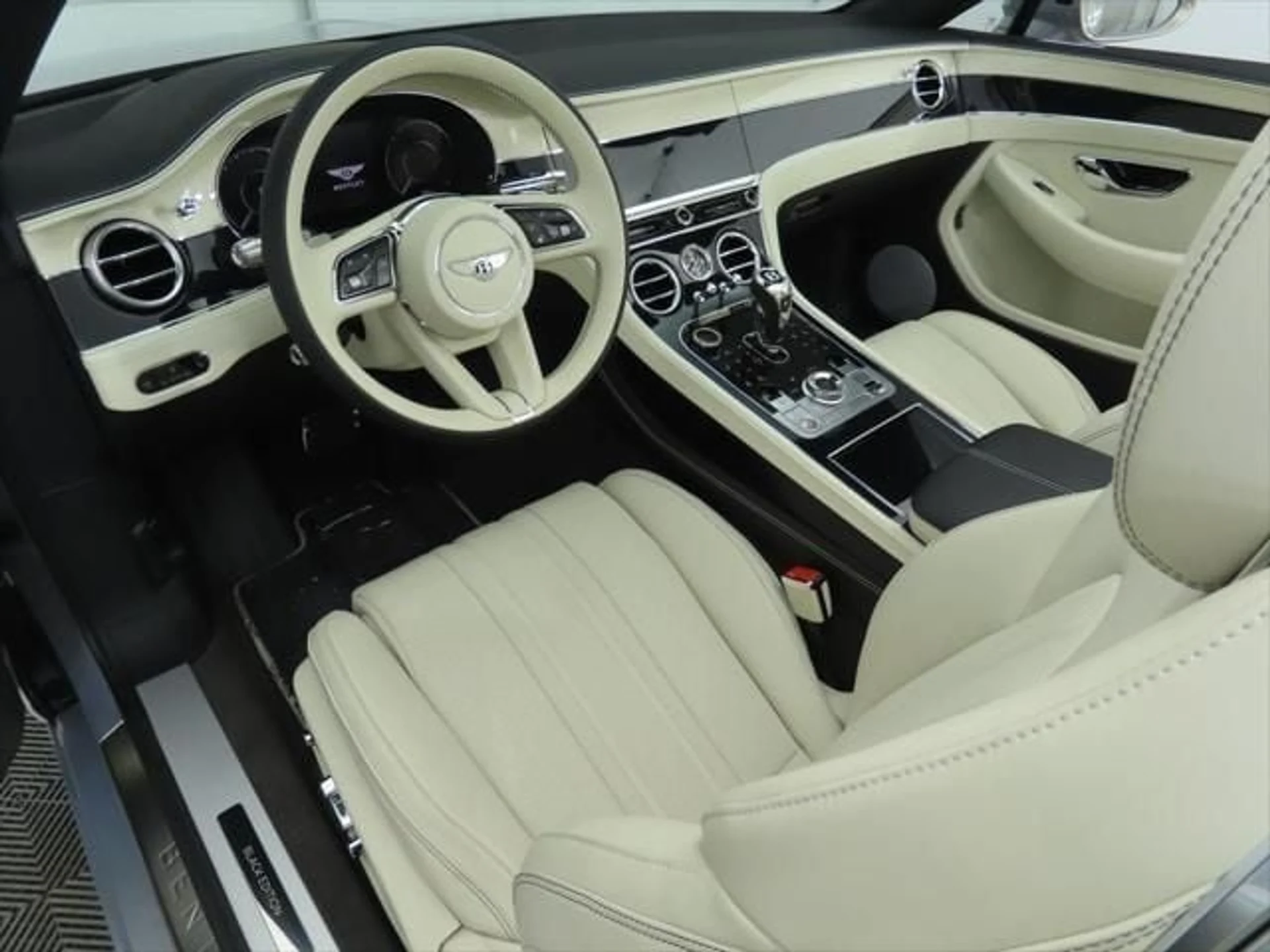 mph016_3714648401_used_2025_bentley_continental_gtblackeditionconvertible_8119_23011580_17_640_88d874844e