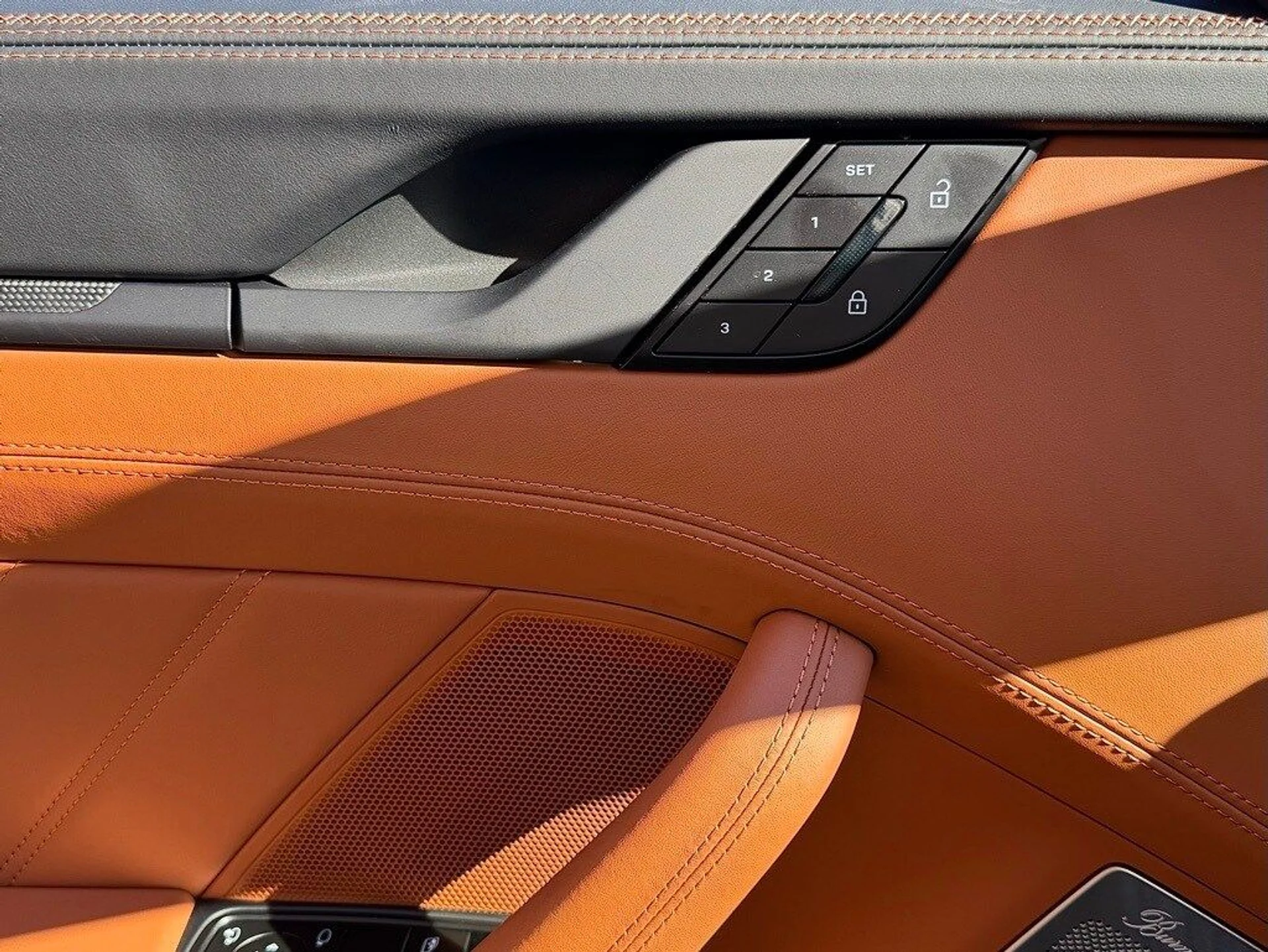 mph016_3717162673_51d16a5272a3f22d1c58cce96ce6e810x_0bbc78a51f