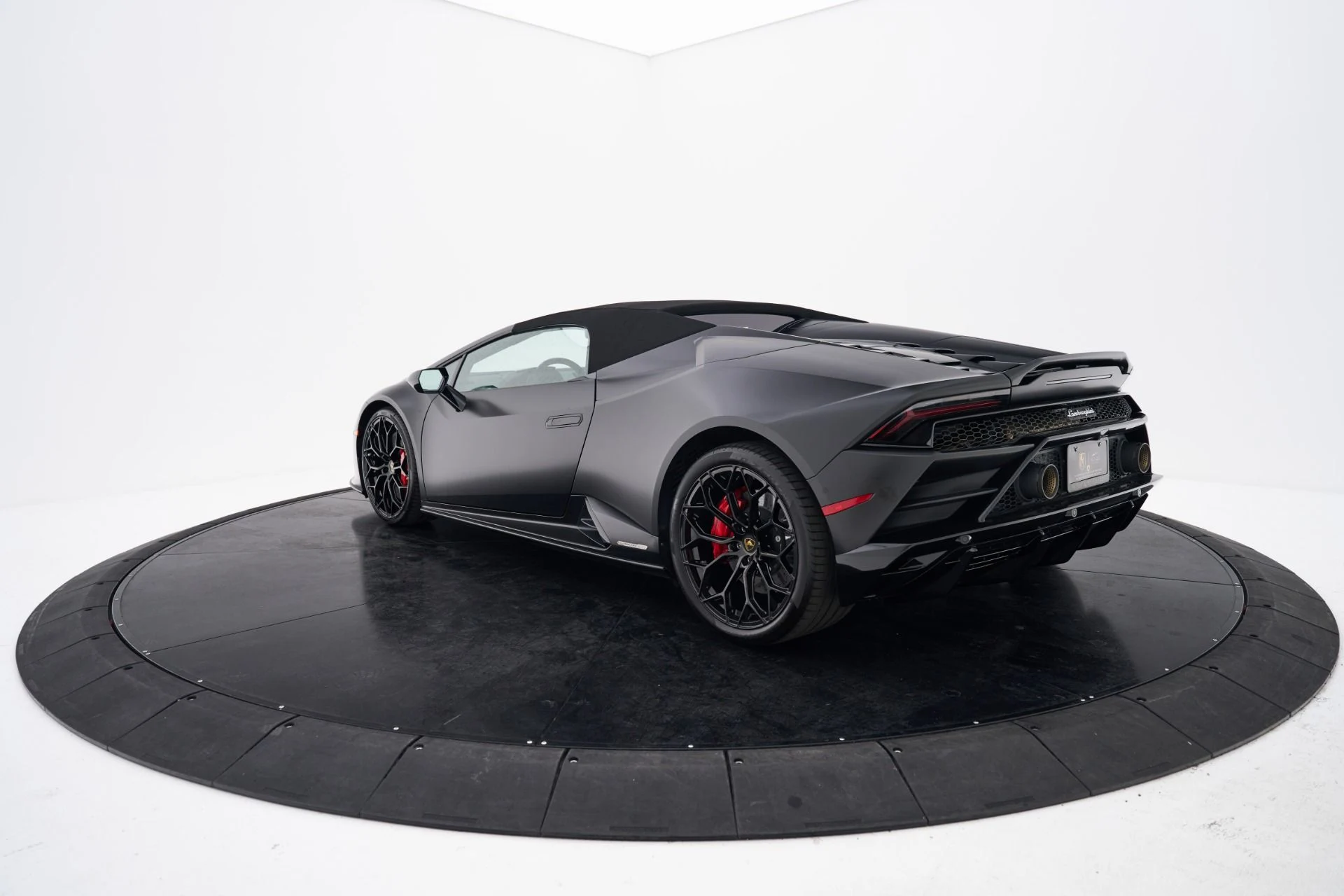 mph016_3717925800_Used_2022_Lamborghini_Huracan_EVO_Base_1792542181_7df2a5660b