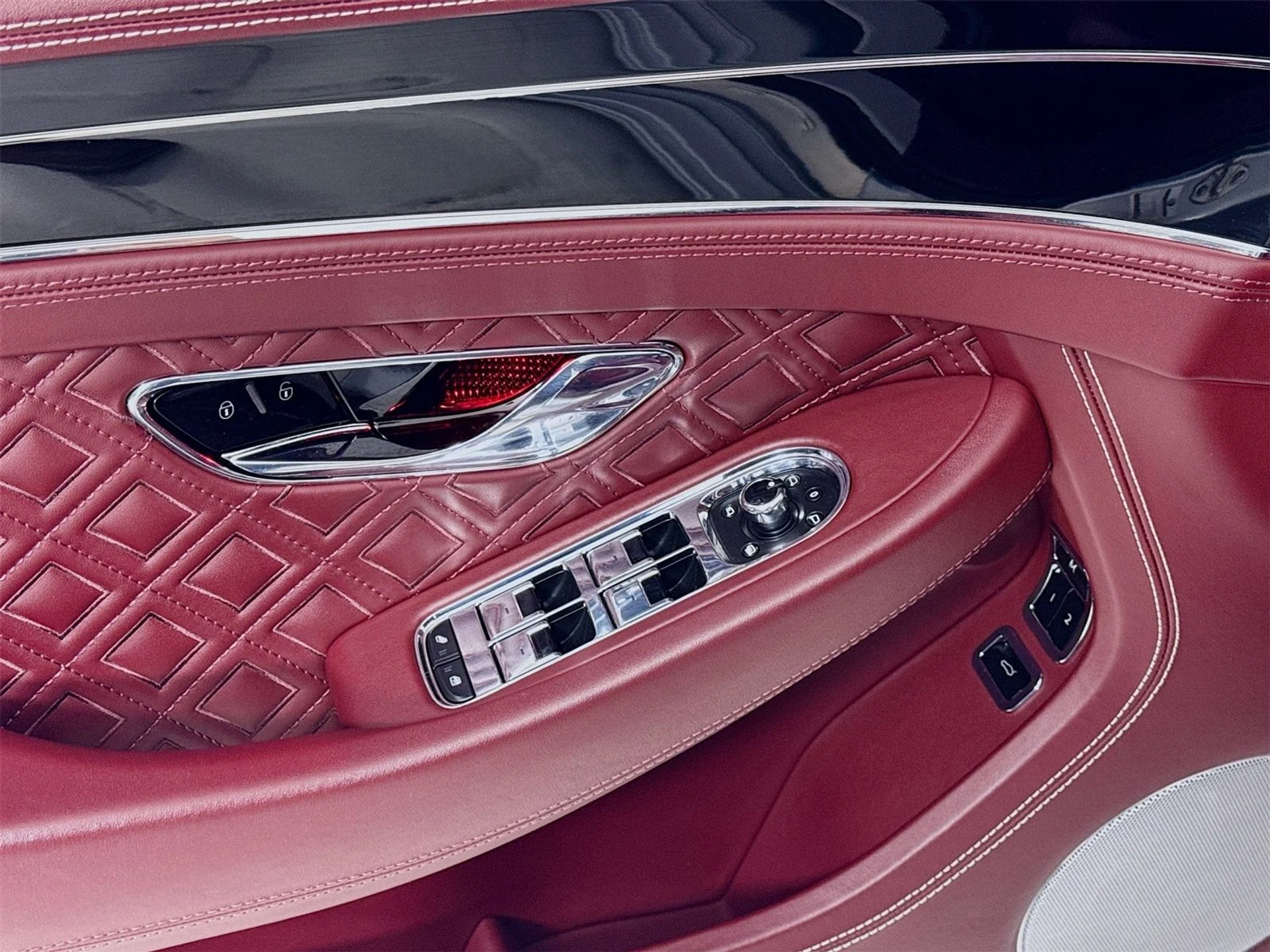 mph016_371827790_283f8c76bb05c845cb9aadaa38c68395x_d4b13031b7