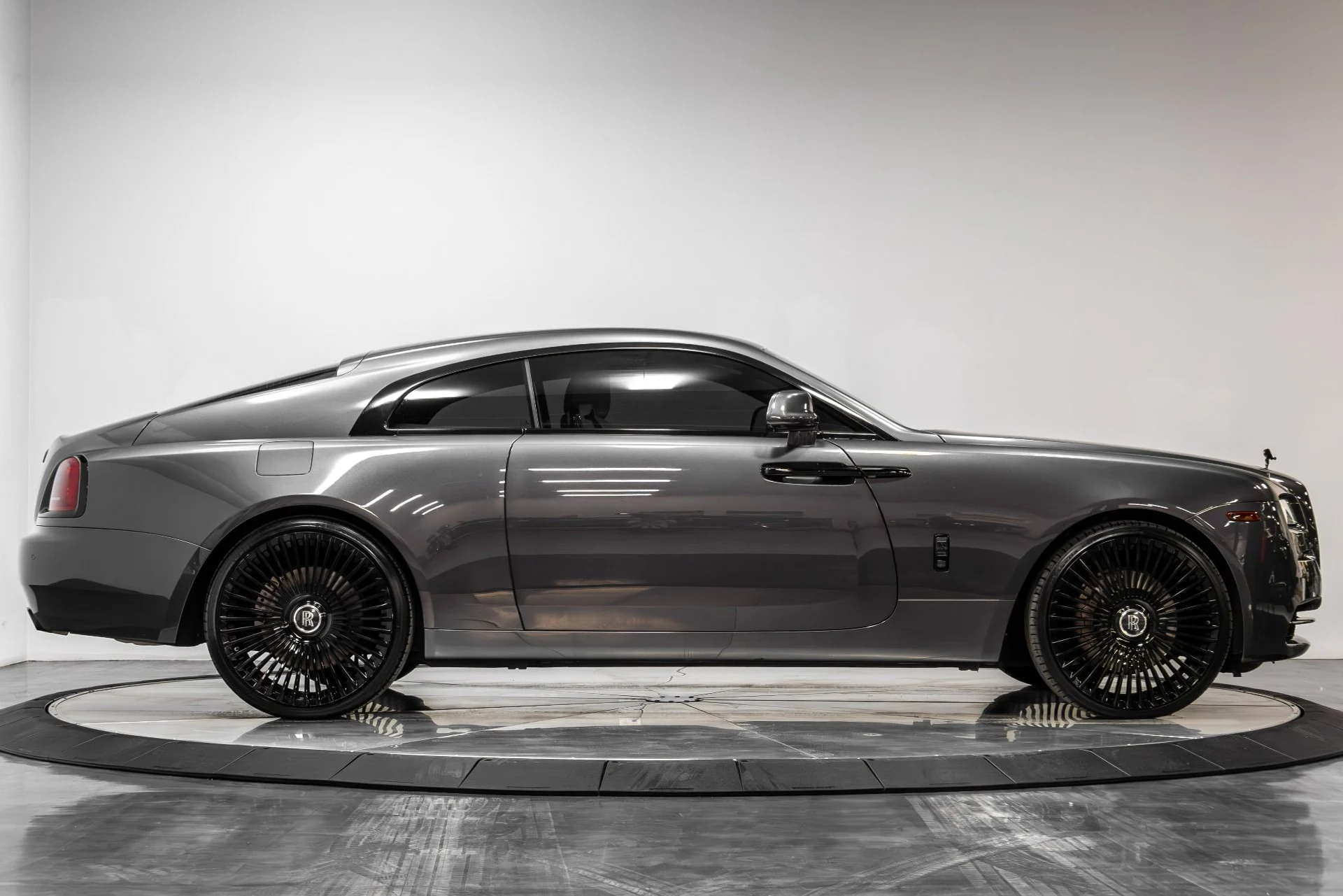 mph016_3724011657_Used_2016_Rolls_Royce_Wraith_1765322495_60f6b55f17