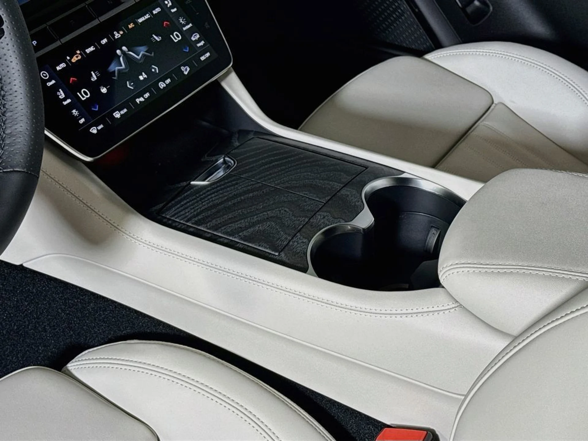 mph016_3735352293_new_2026_maserati_grecale_modenaawd_11350_23061012_18_1024_0eb0fd2ff1