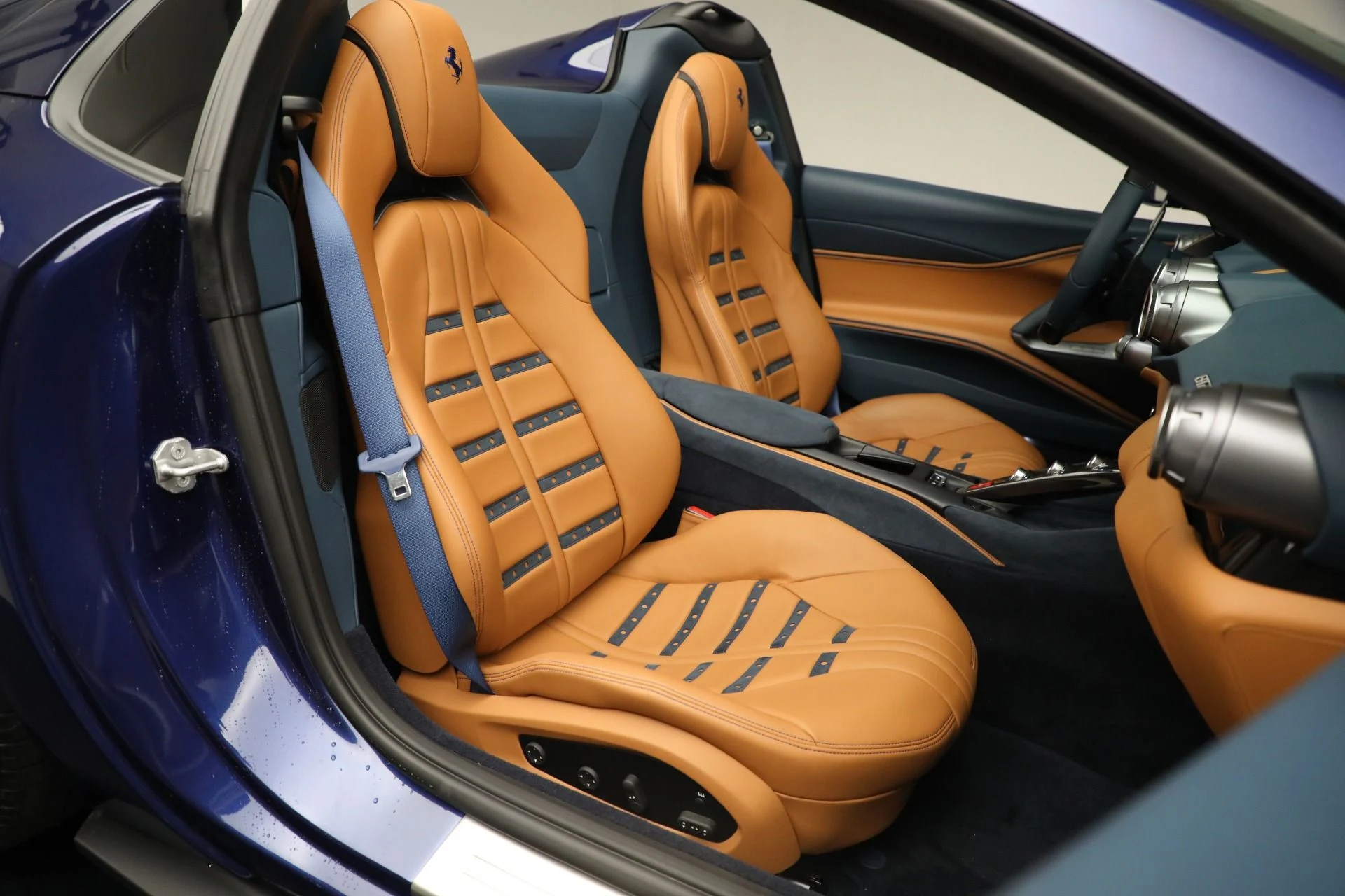 mph016_374057460_Used_2023_Ferrari_812_GTS_2761614b0b