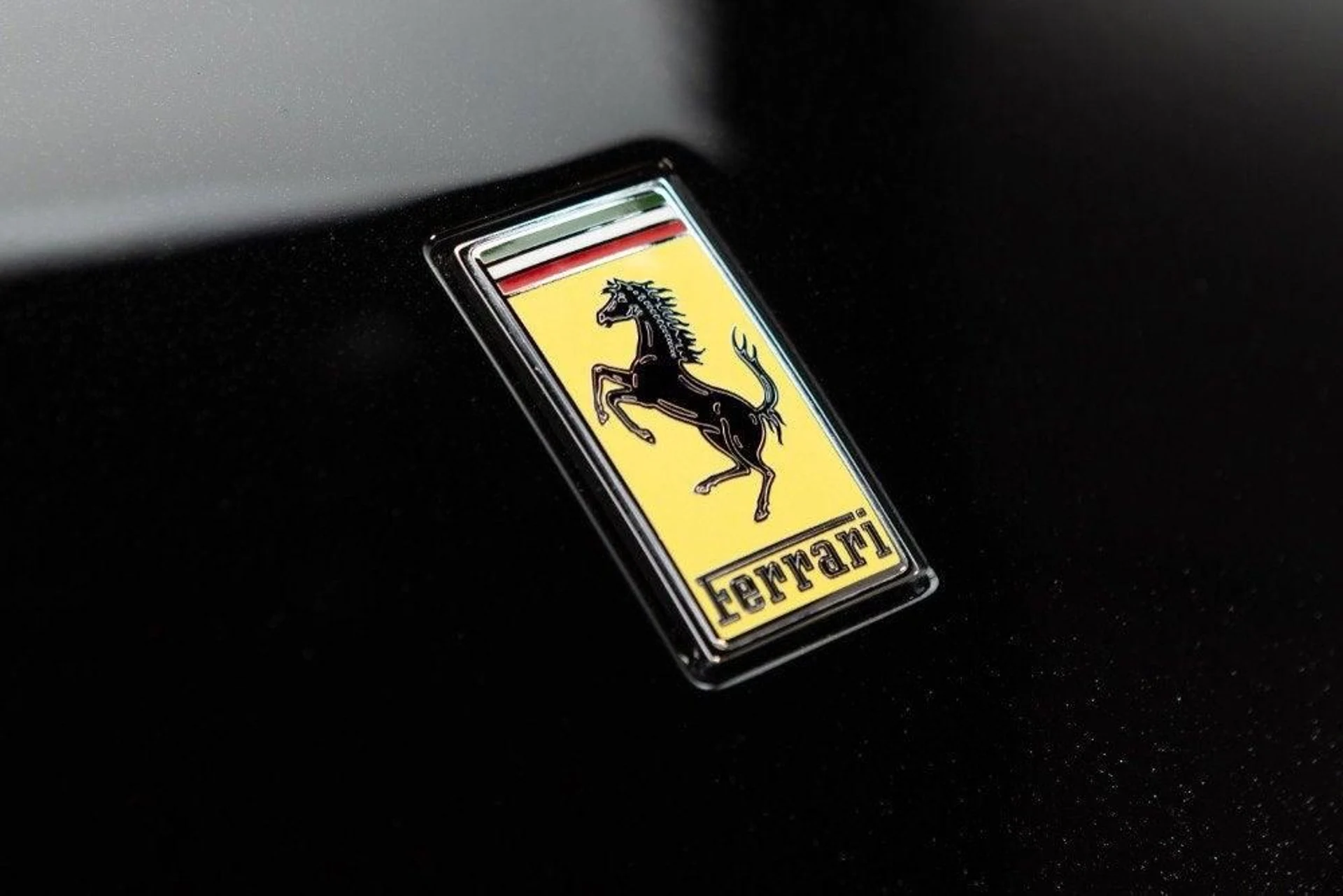 mph016_3748010933_Used_2025_Ferrari_Purosangue_1777382809_5110665ec0