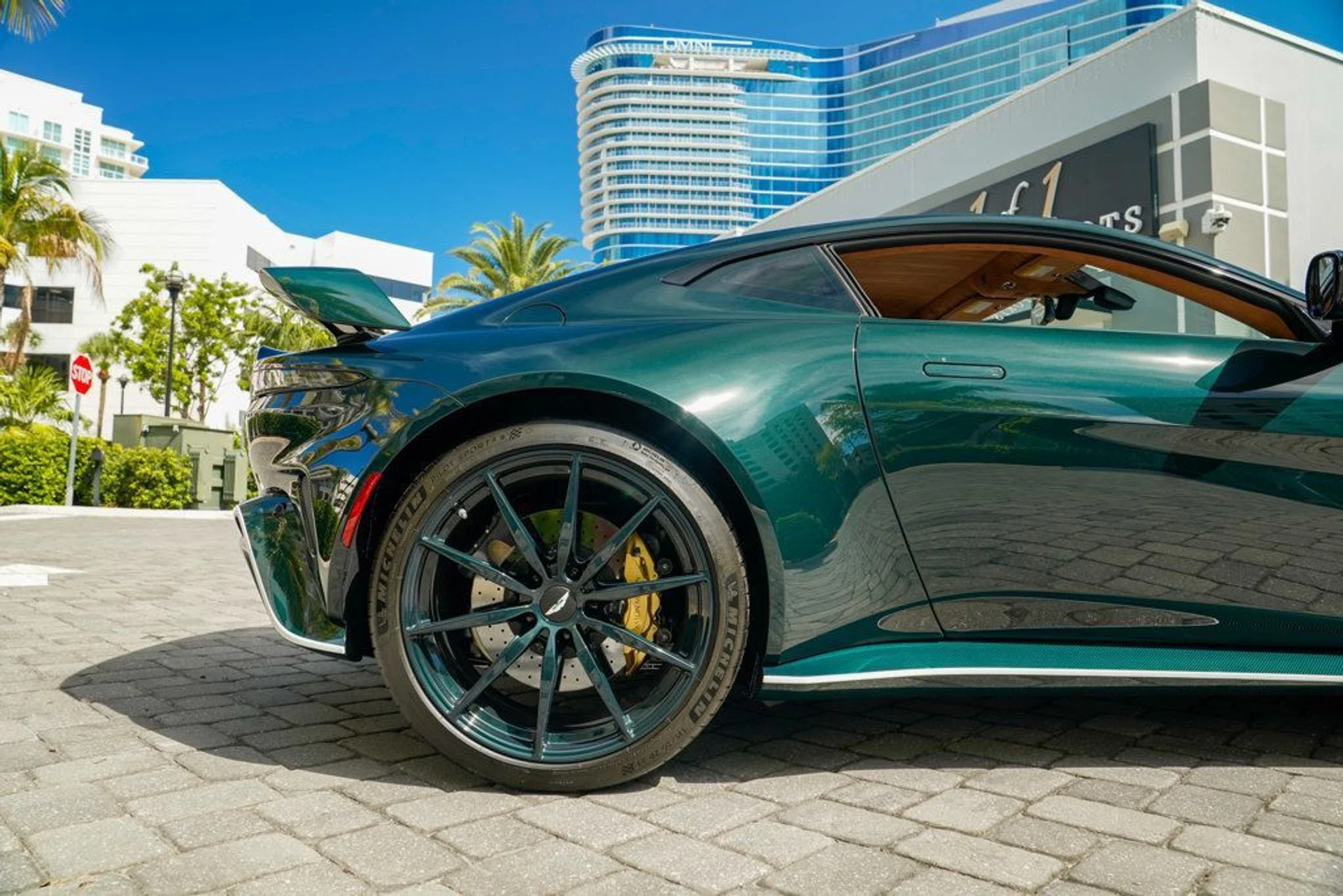 mph016_3749647538_used_2023_aston_martin_vantage_v12coupe_14354_22896697_17_1024_7c07a954a4