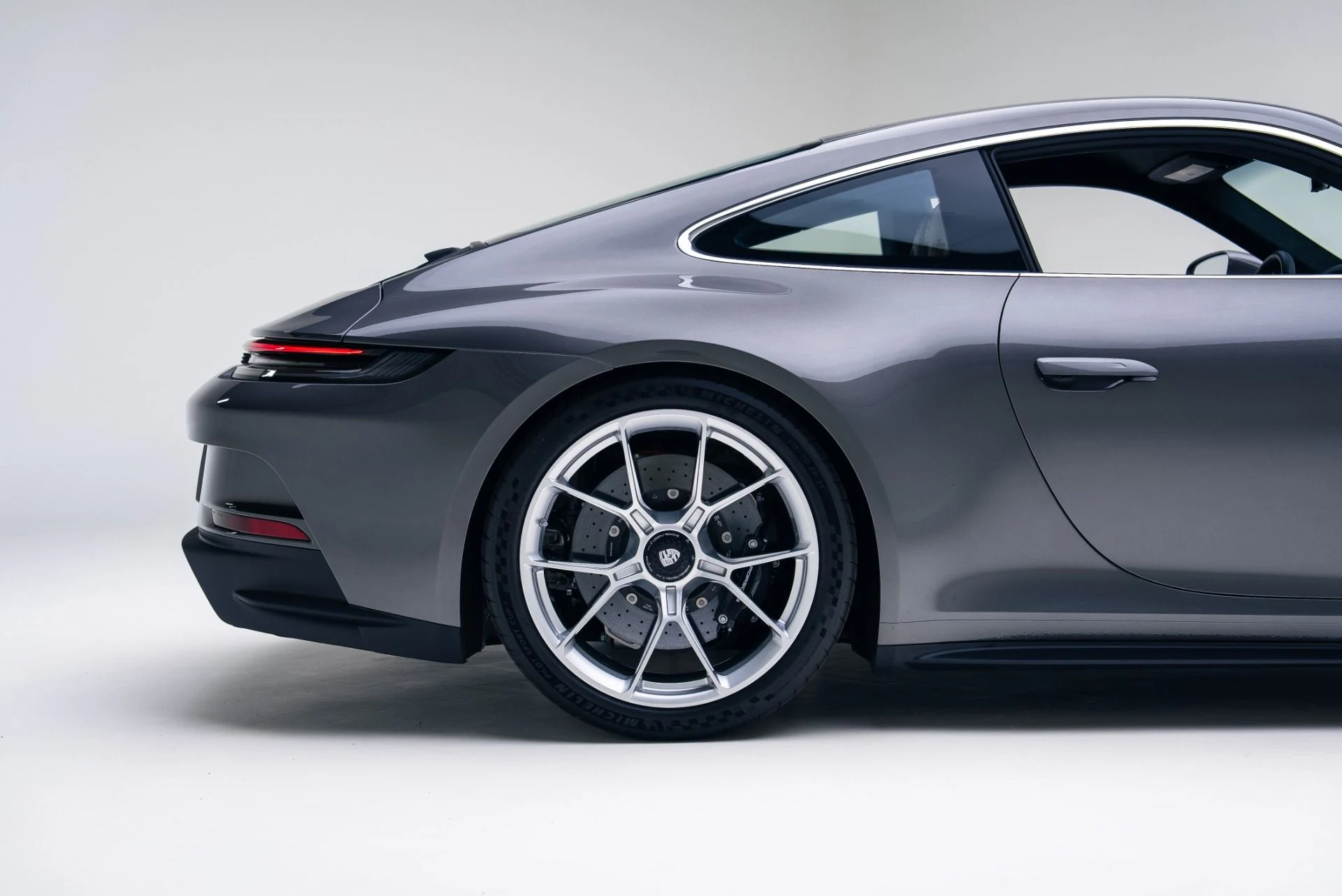 mph016_375976568_Used_2024_Porsche_911_GT_3_Touring_1765917490_b0e99a8ec3