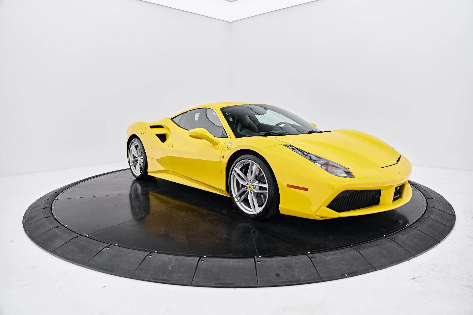 mph016_3764615083_Used_2017_Ferrari_488_GTB_Base_1791401152_6a80cb329b