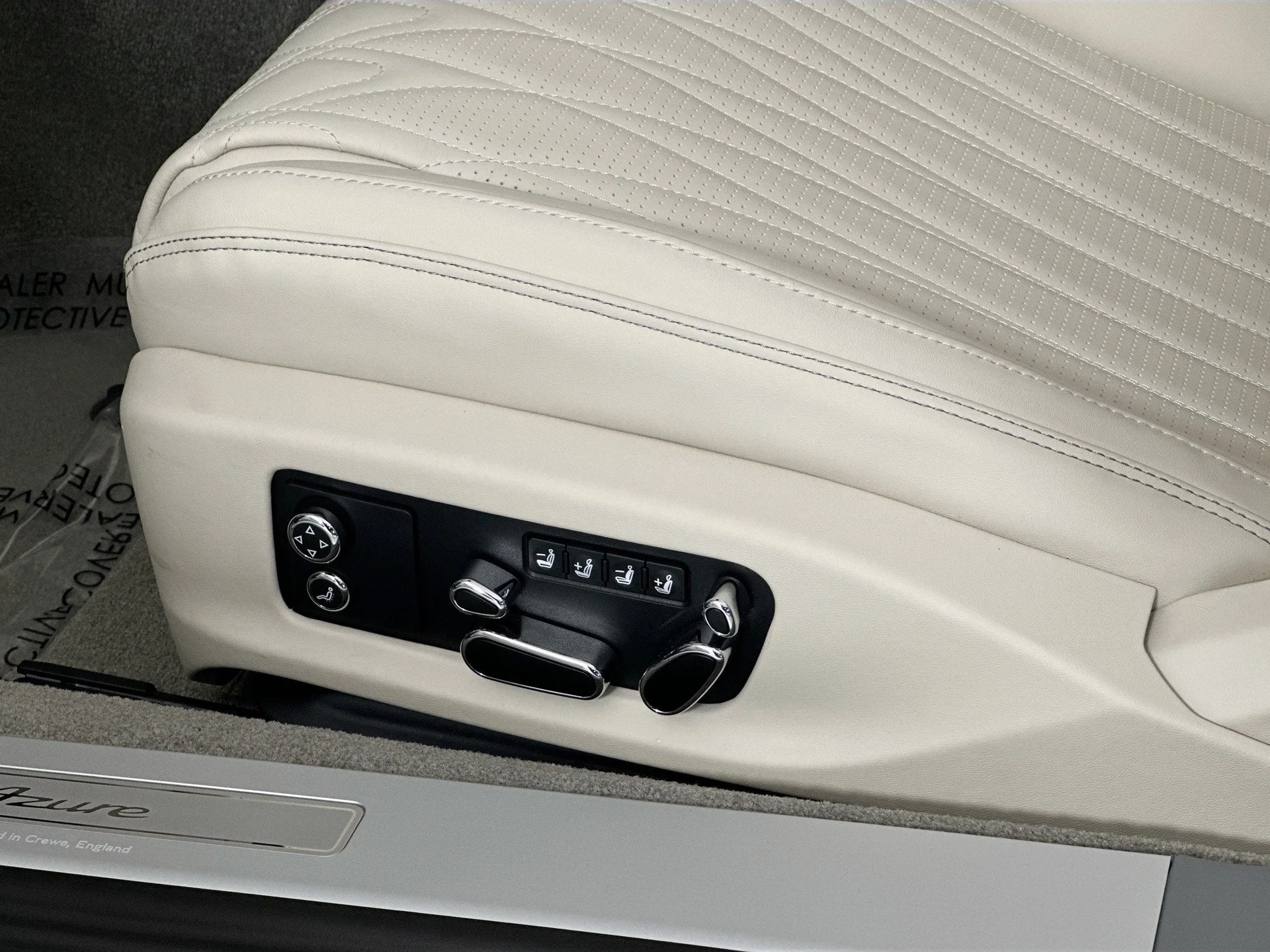 mph016_3764679842_17_089ebe6353