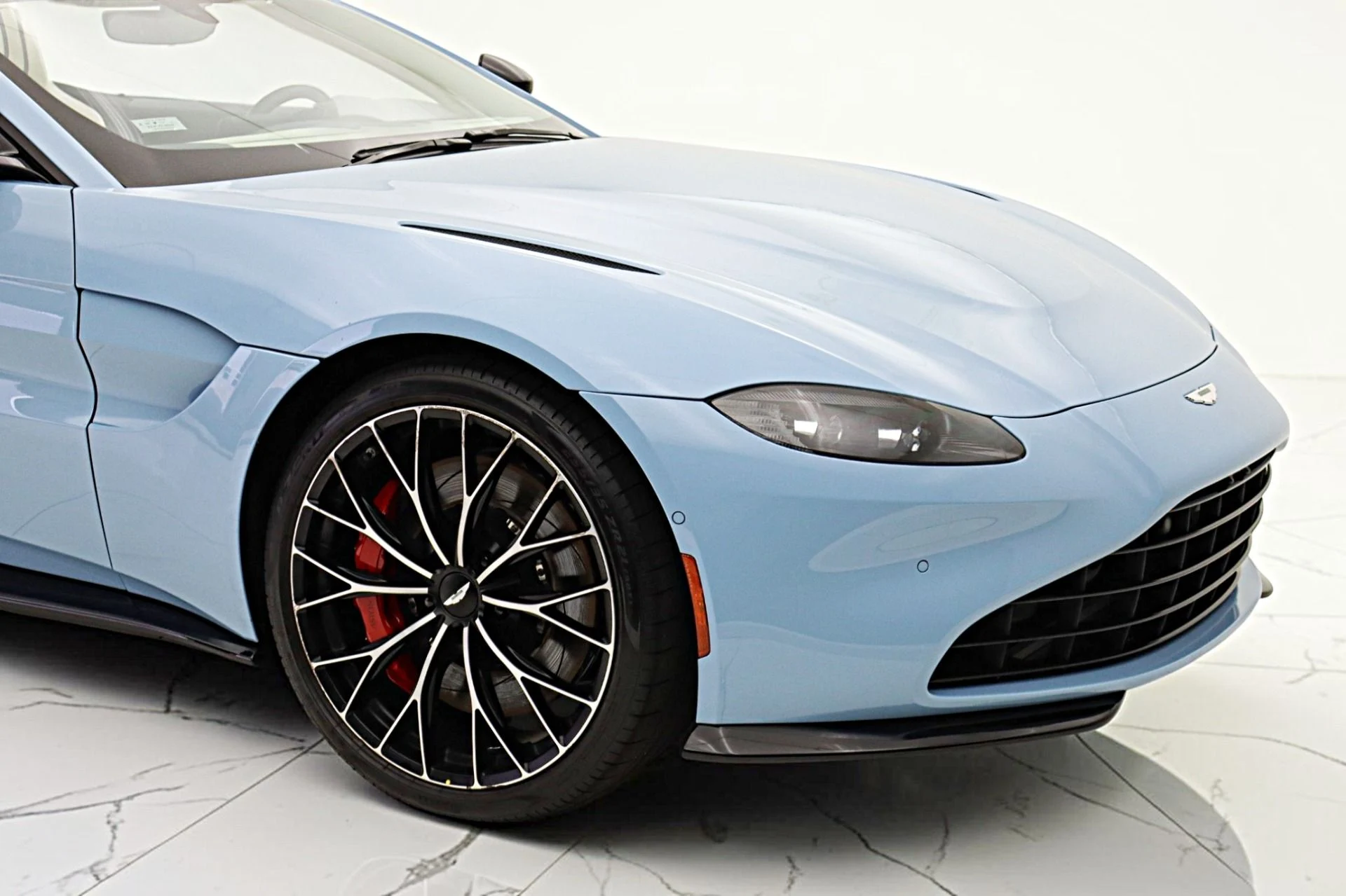 mph016_3764757871_Used_2022_Aston_Martin_Vantage_Roadster_5db325a231