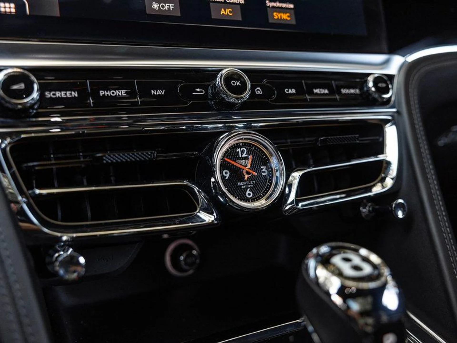 mph016_3764890303_34788849_00330_2021_bentley_flying_spur_017_27774707b0