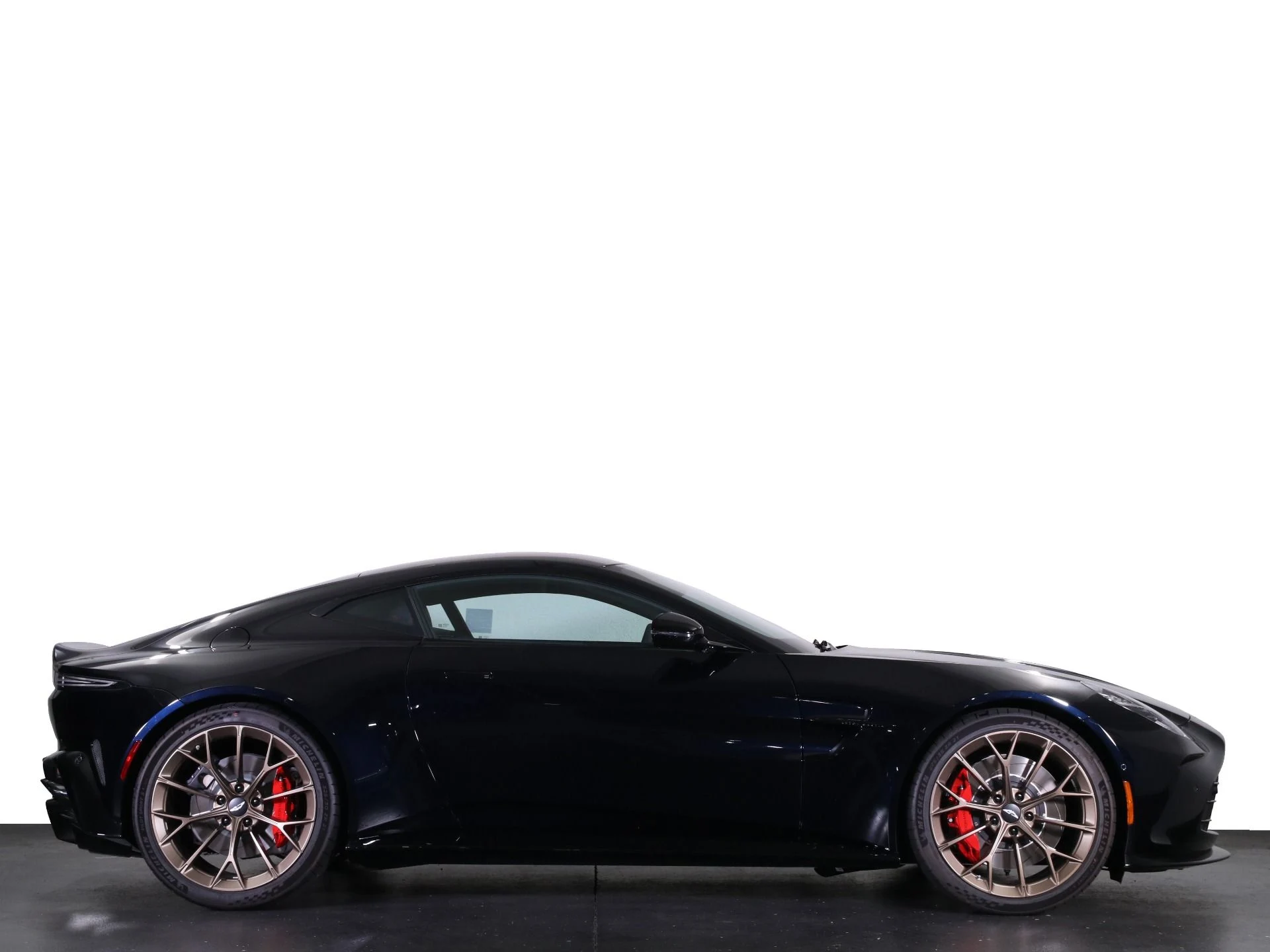 mph016_3765247745_New_2025_Aston_Martin_Vantage_1758482497_1e675eb8d0