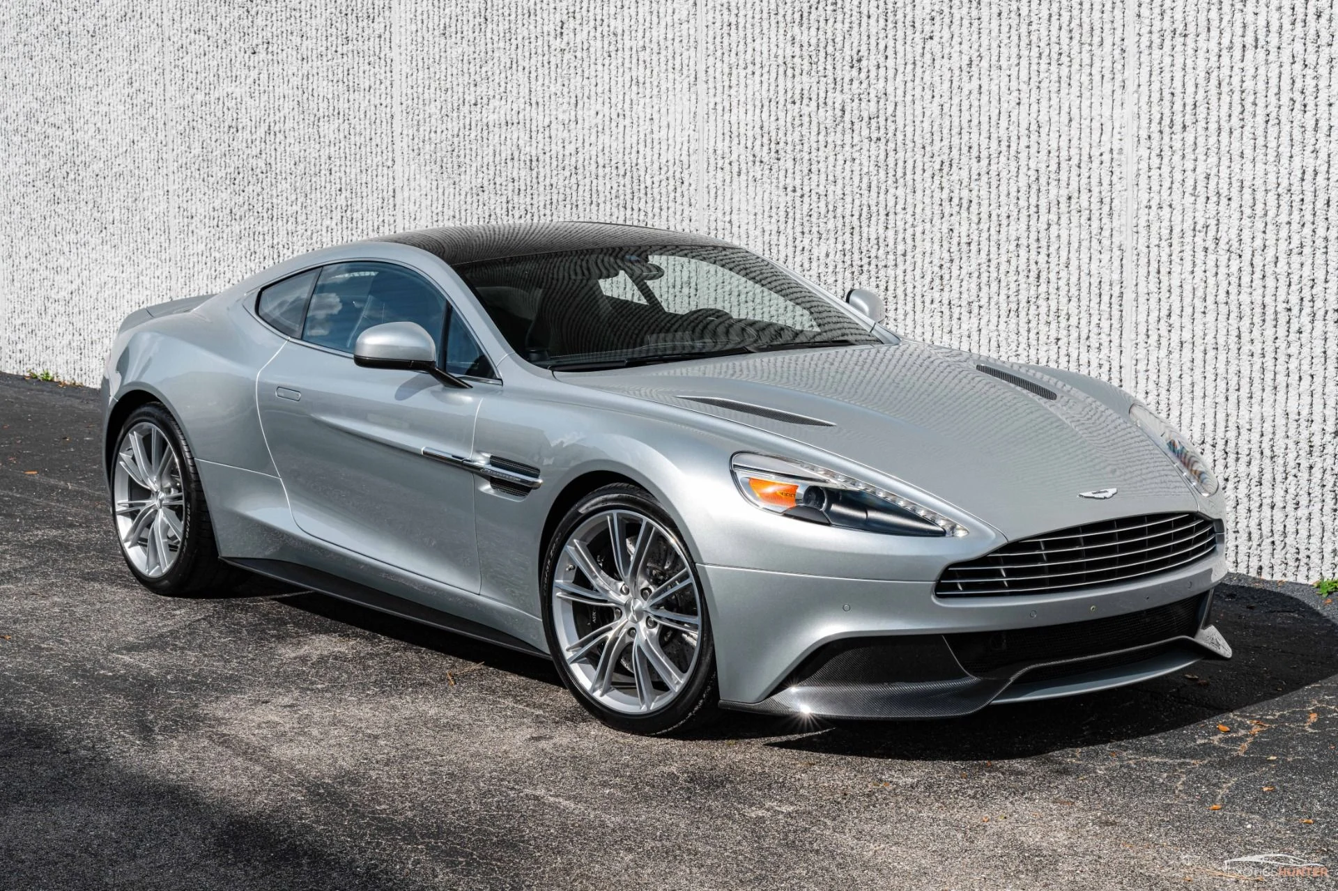 mph016_3766290482_Used_2014_Aston_Martin_Vanquish_Iconic_Skyfall_Silver_w_One77_Steering_Wheel_Carbon_Roof_1721934406_6ec1139205