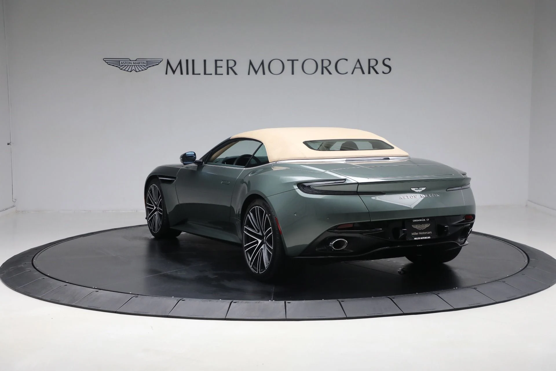 mph016_3769225318_New_2025_Aston_Martin_DB_12_Volante_e8e4dec7a8