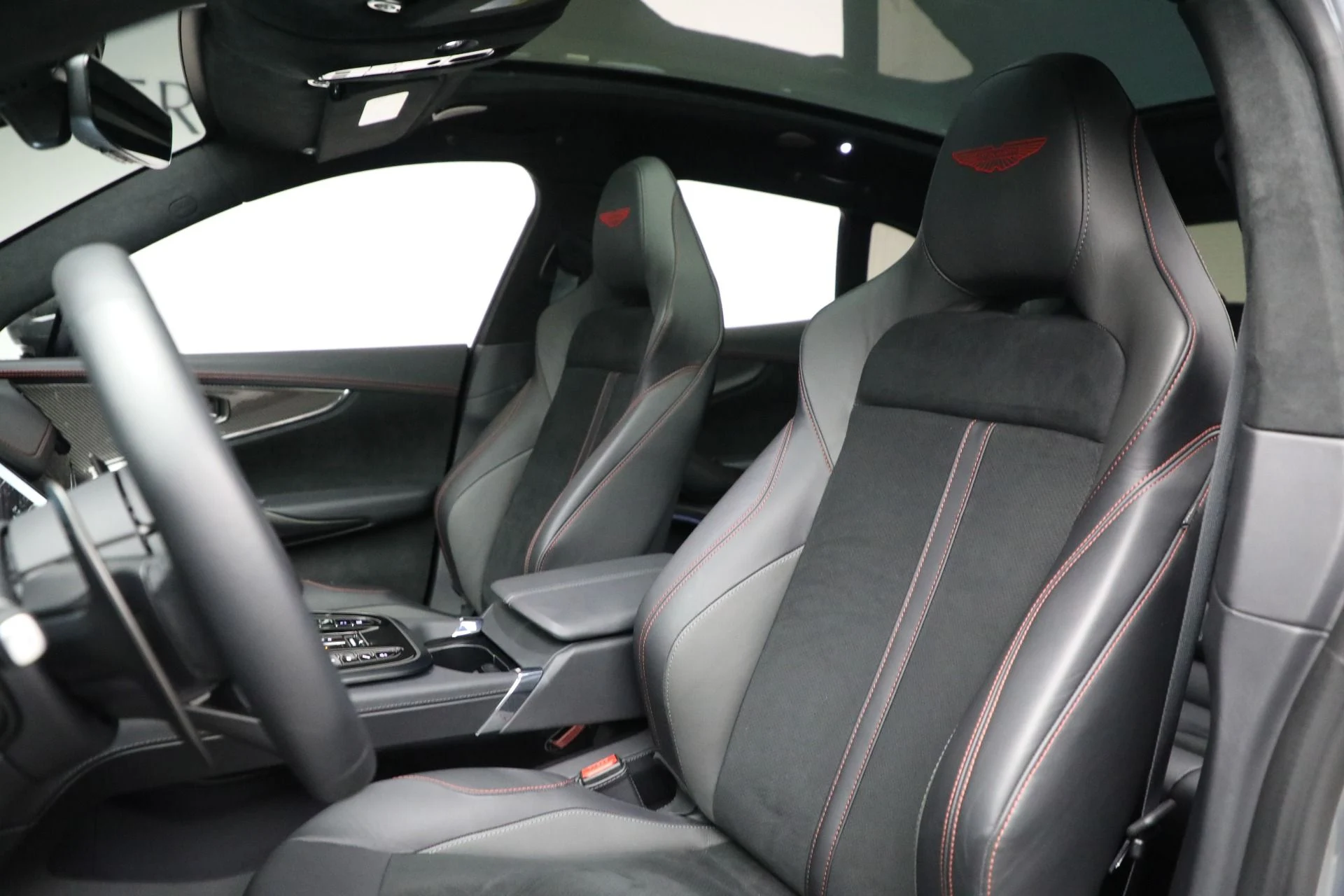 mph016_3777098638_New_2025_Aston_Martin_DBX_707_e90135d2da