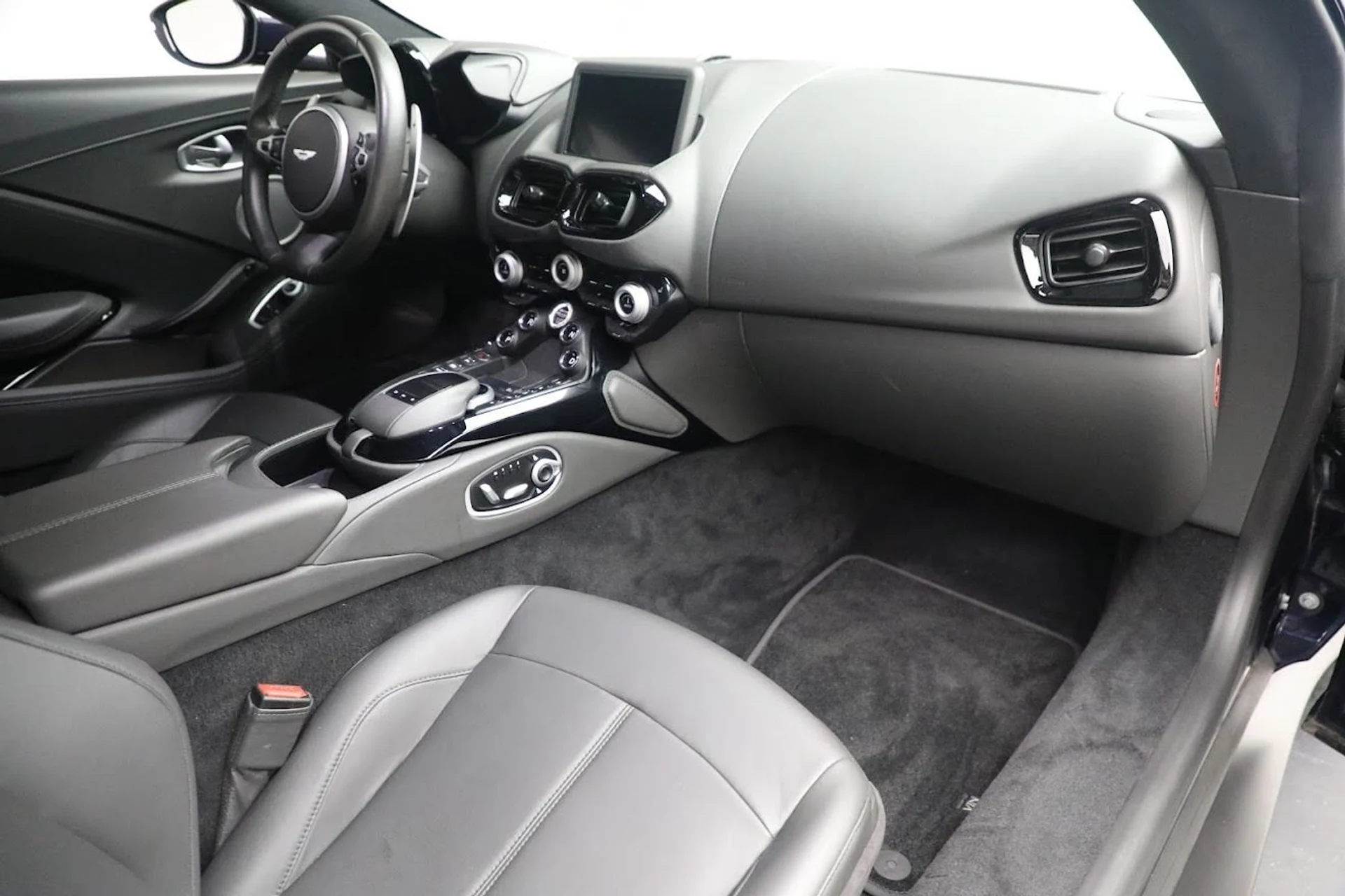 mph016_3800578982_Used_2020_Aston_Martin_Vantage_1642280787_c8d2217252