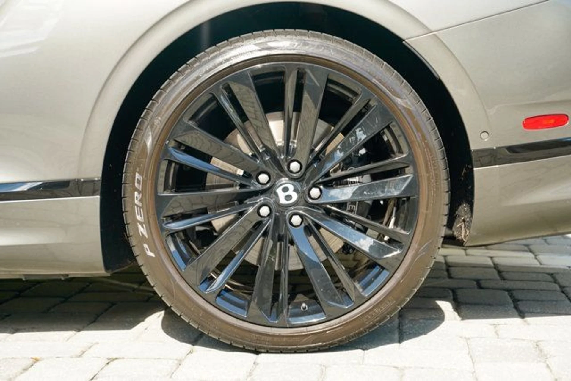 mph016_380123379_22956151_17_640_91b23a8933