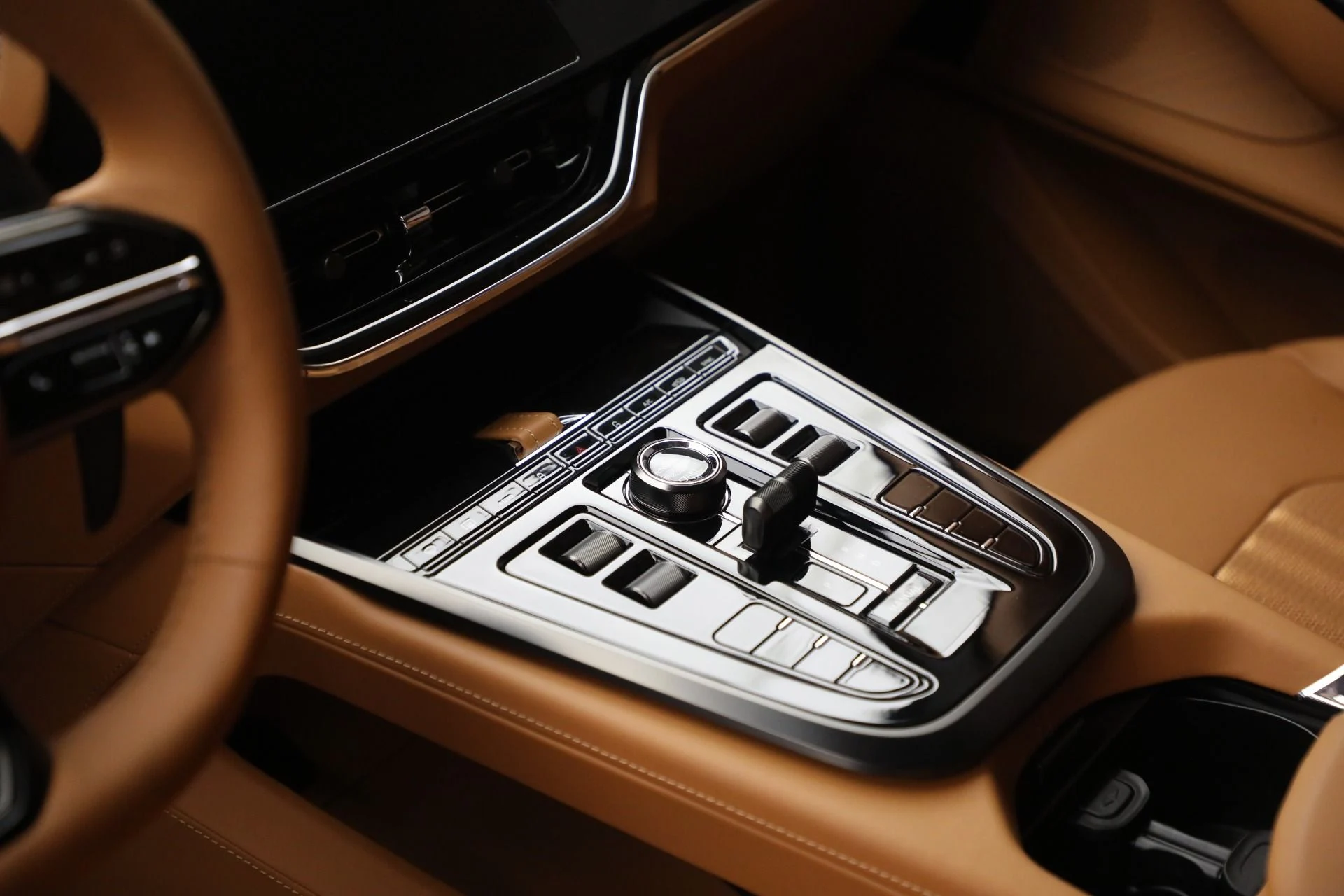 mph016_382371037_New_2025_Aston_Martin_DBX_707_d88bbbaccd