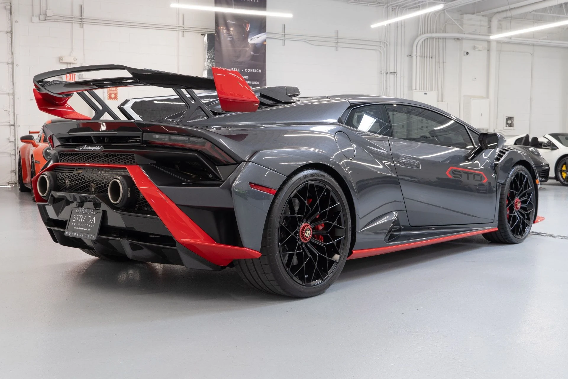 mph016_3829555985_Used_2023_Lamborghini_Huracan_STO_1759172938_cc4a4948bb