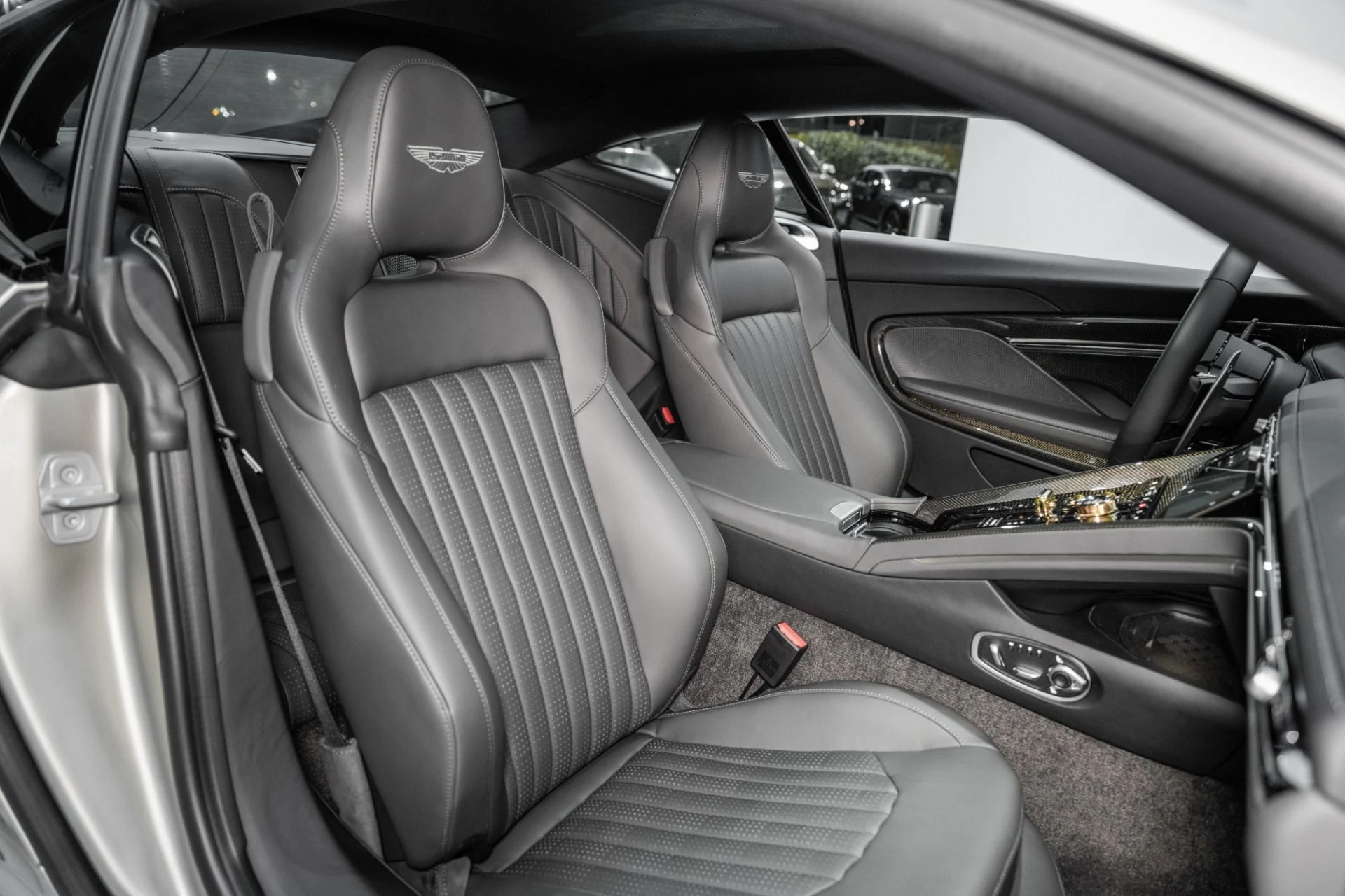 mph016_3832297087_New_2026_Aston_Martin_DB_12_Gold_Finger_V8_1764191230_9029e1b42c