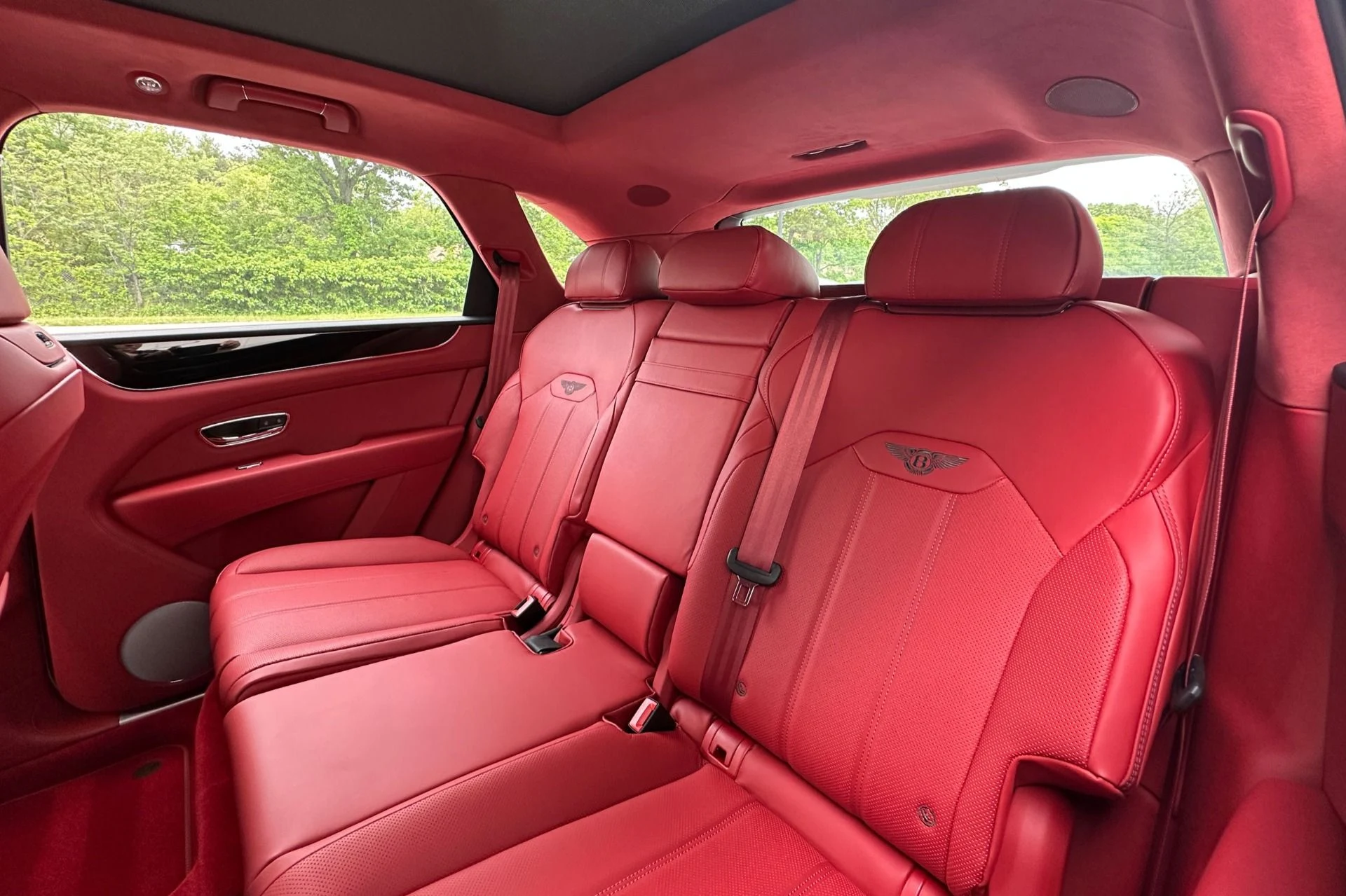 mph016_3833218128_New_2026_Bentley_Bentayga_1779967612_0da9af2944