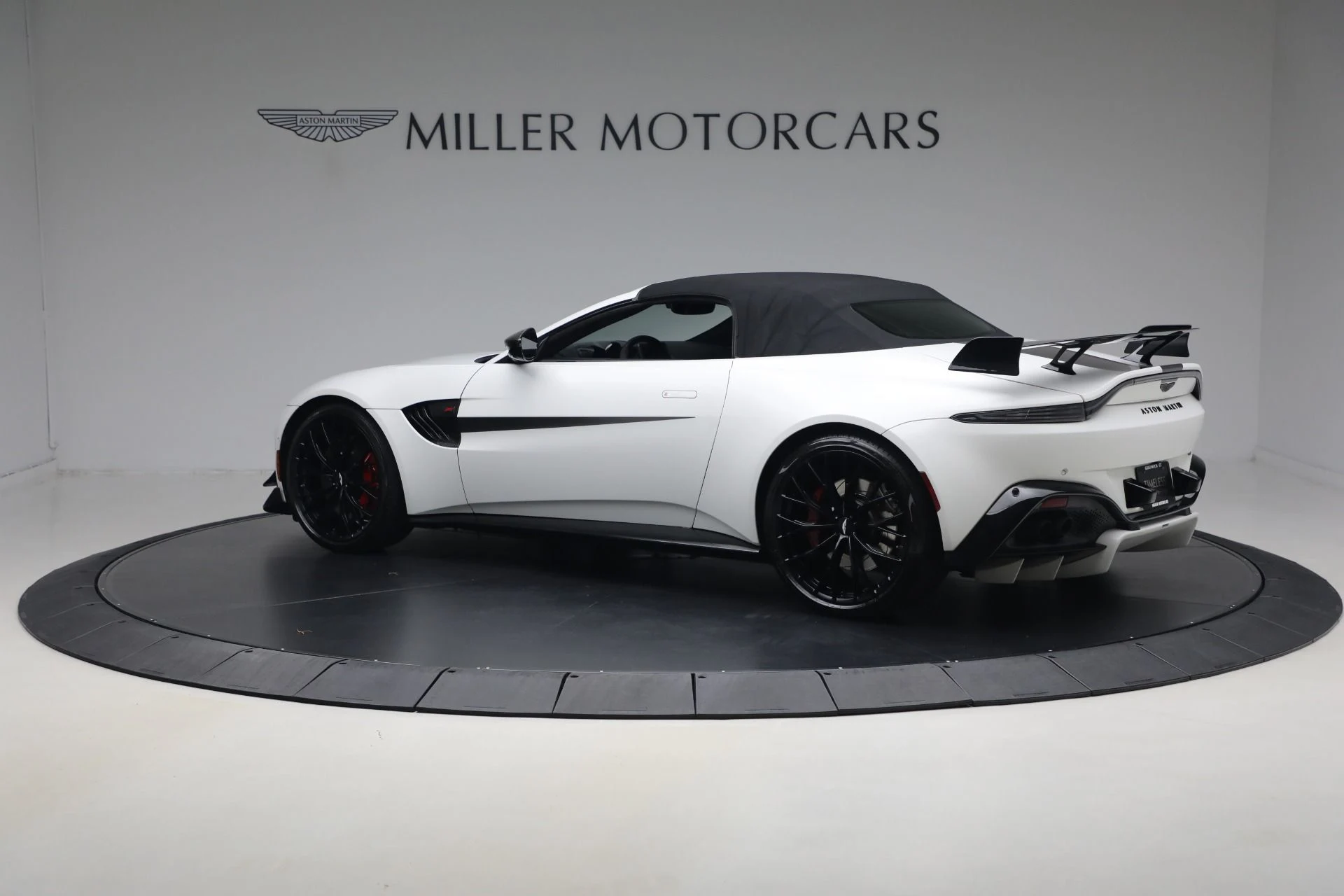 mph016_3834886099_Used_2023_Aston_Martin_Vantage_F1_Edition_1784727117_52b1c65a3e