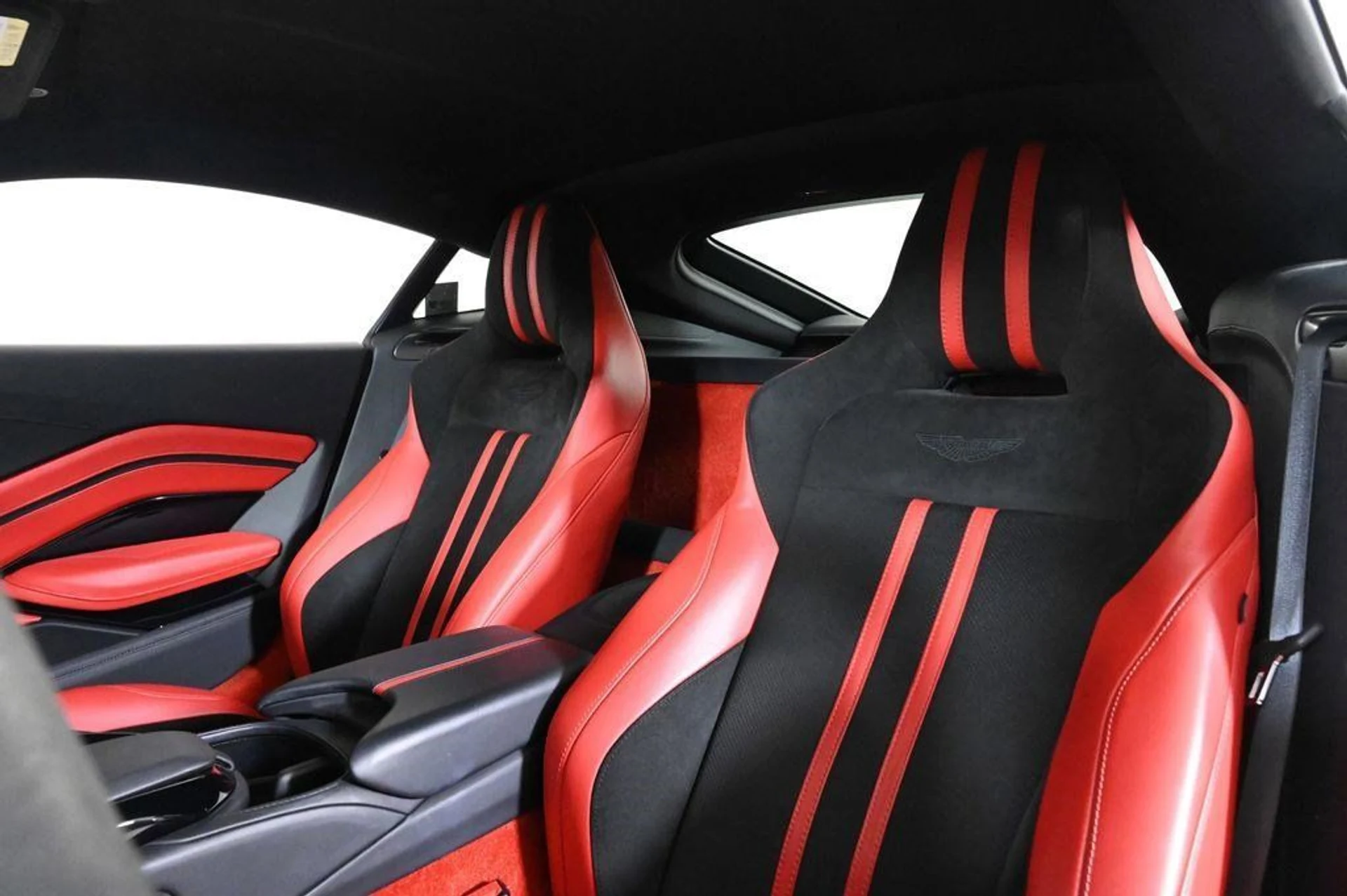mph016_3835025046_used_2023_aston_martin_vantage_coupe_11350_22936848_16_1024_d6b19d5f2d