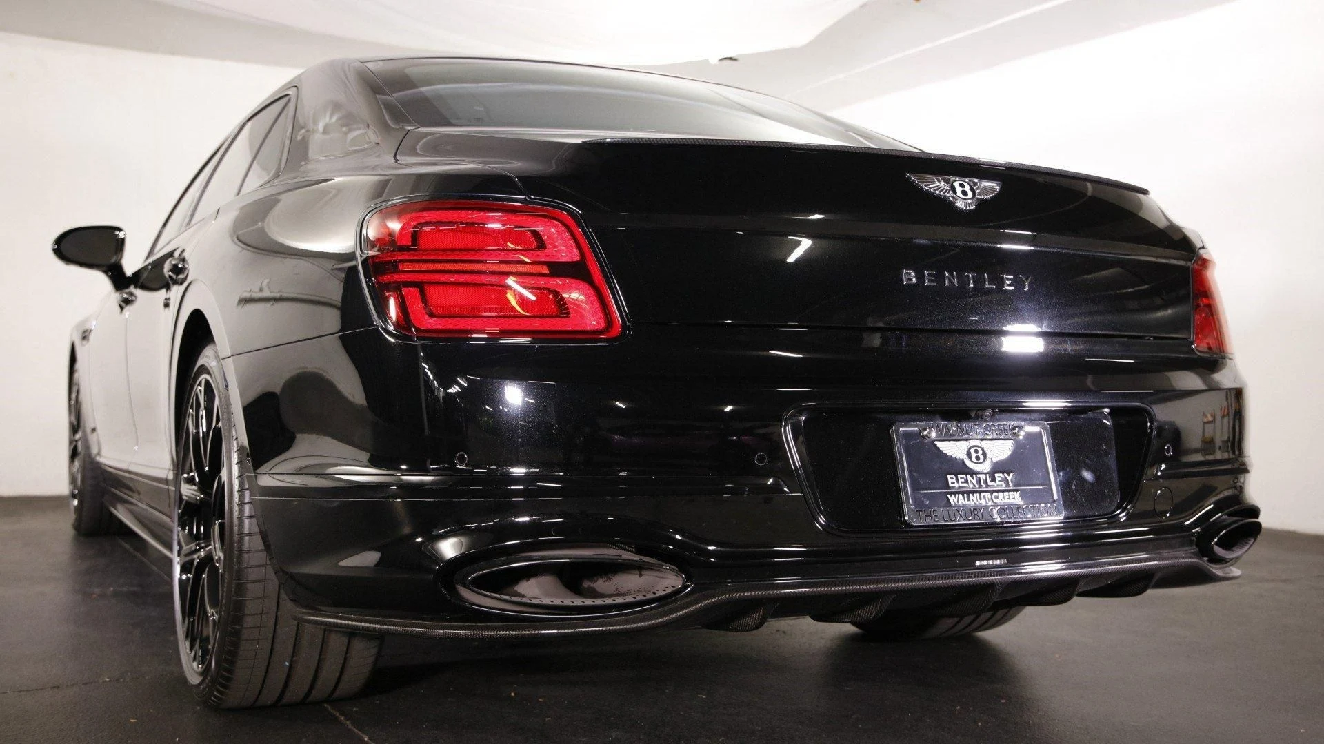 mph016_3840510112_Used_2024_Bentley_Flying_Spur_Speed_1706529810_ea3ddda485