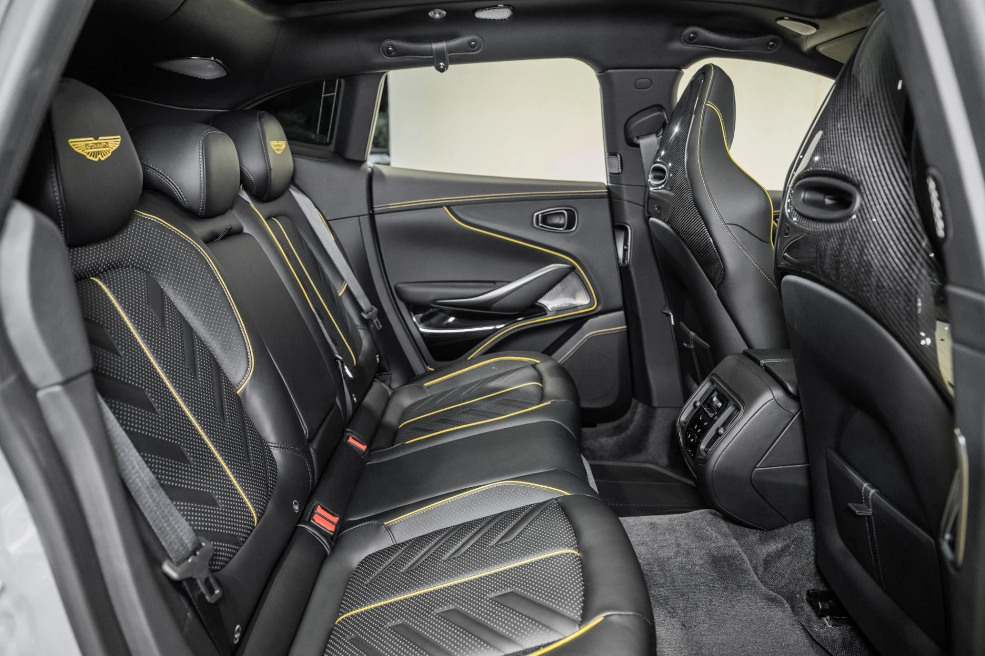 mph016_3850178596_New_2026_Aston_Martin_DBX_S_1778681702_96deea3a0d