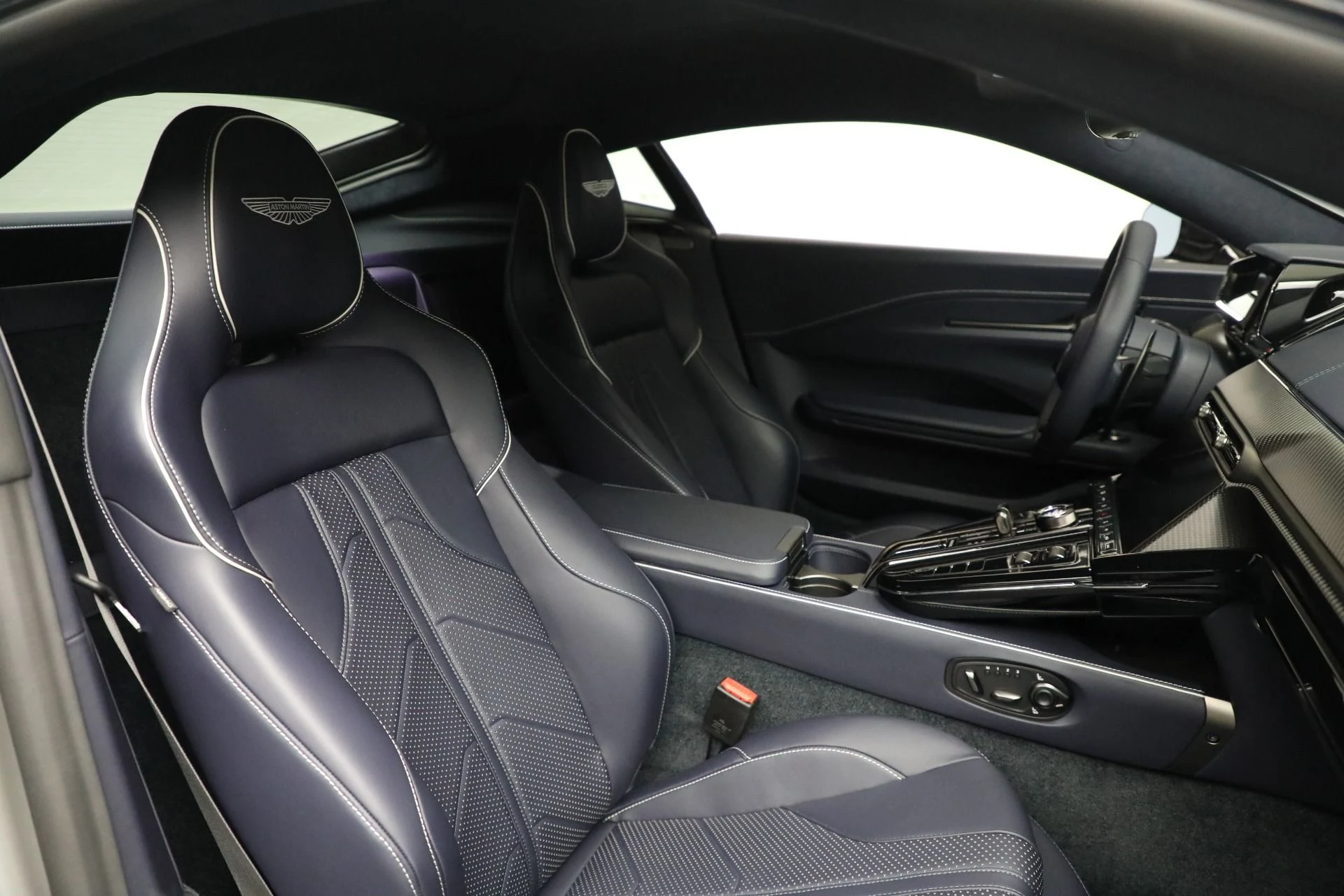 mph016_3850689823_New_2025_Aston_Martin_Vantage_8d187429be