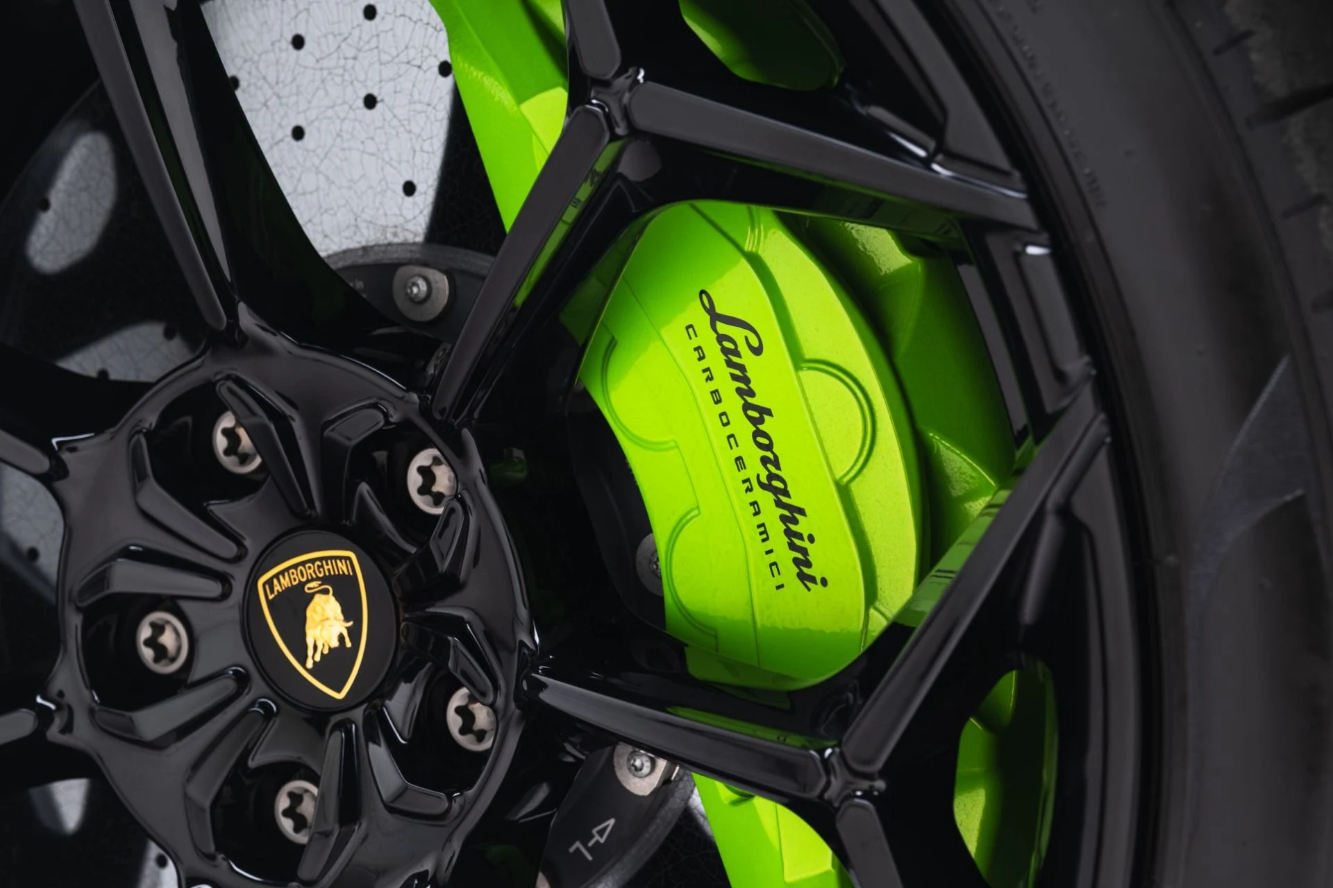 mph016_3852507648_Used_2023_Lamborghini_Urus_Performante_1779121057_8835297440