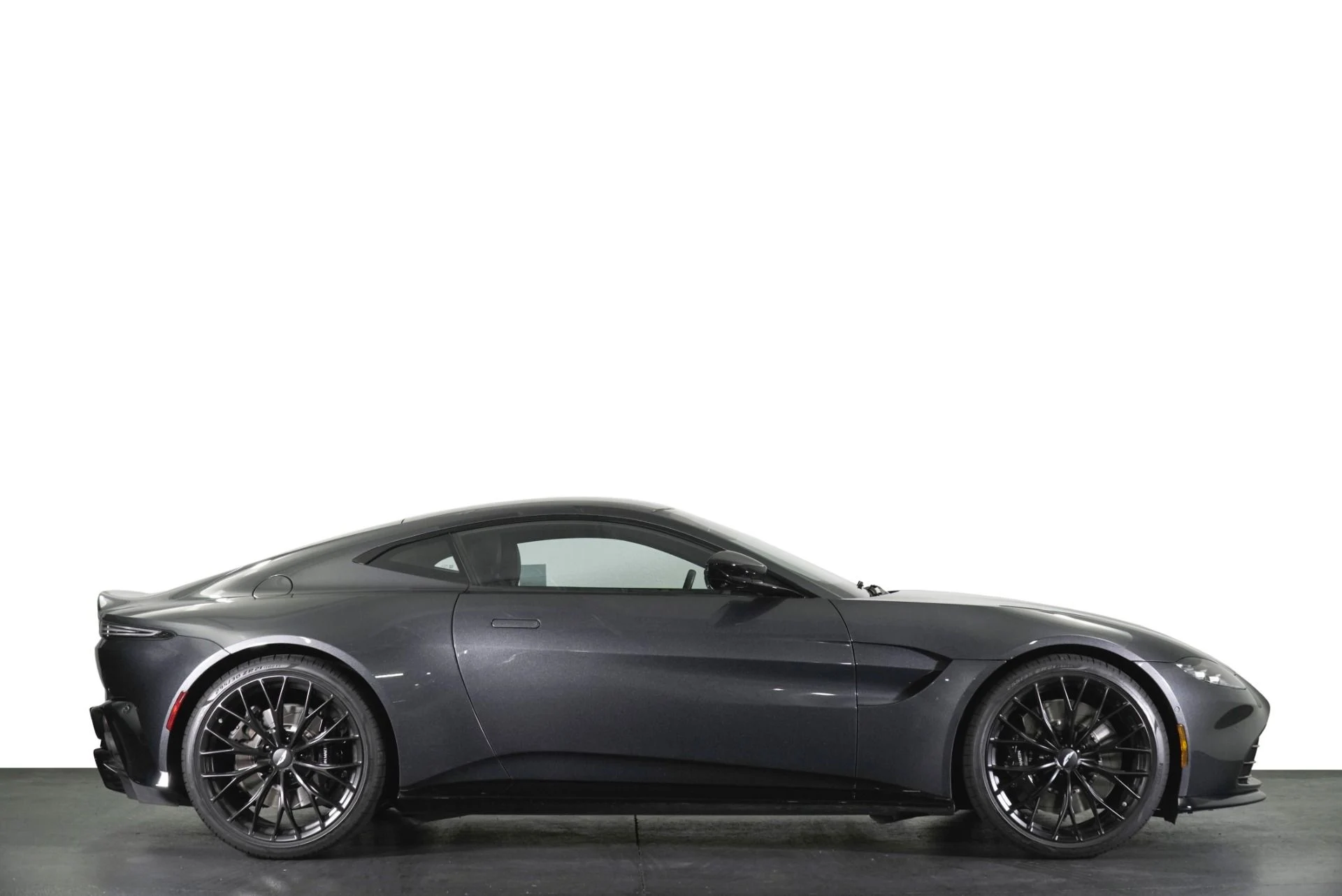 mph016_3857494398_Used_2023_Aston_Martin_Vantage_1779907330_8b53fcf63a