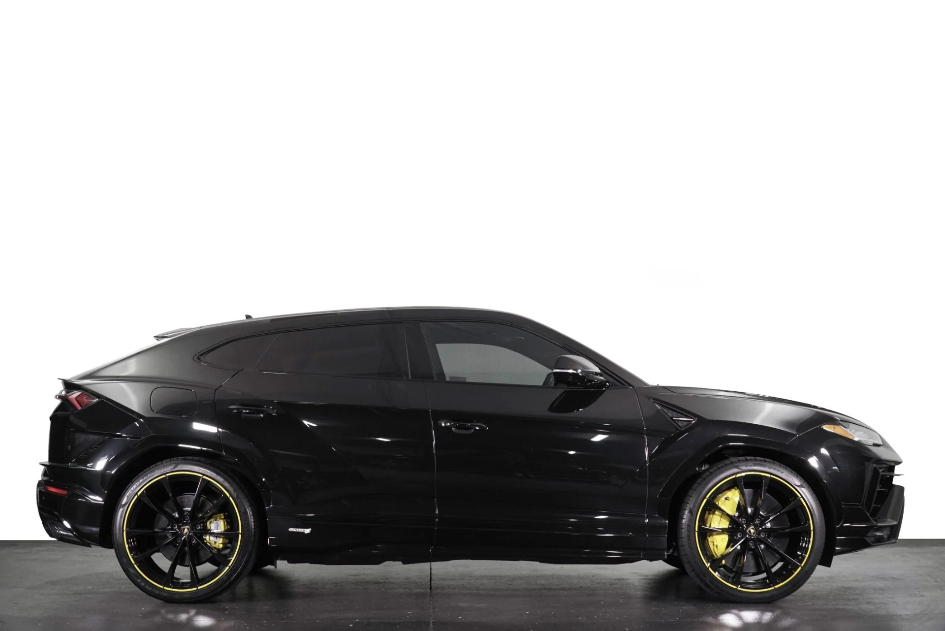 mph016_3860124871_Used_2024_Lamborghini_Urus_S_1785981549_2d12024ad9