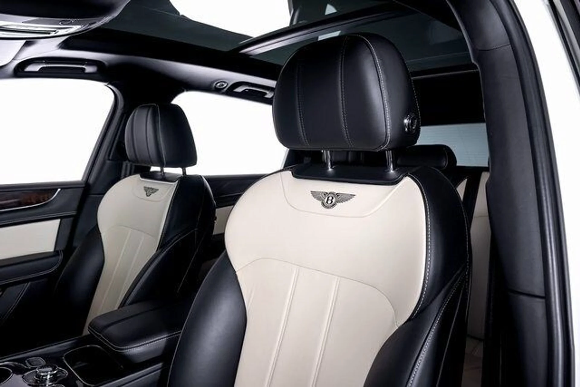 mph016_386293687_5599ea6fb1ceb11cfb4b43f50828cd59x_dc2c97c10b