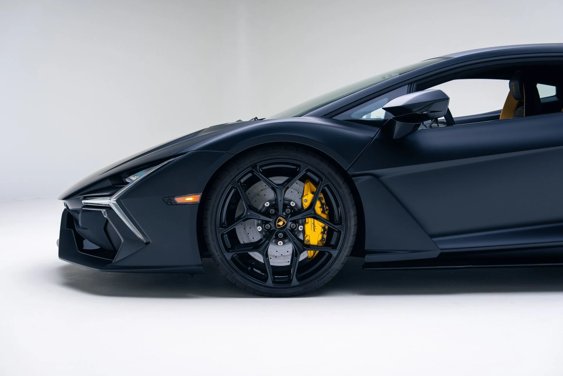 mph016_3874216565_Used_2024_Lamborghini_Revuelto_1764709282_78cb89cacc