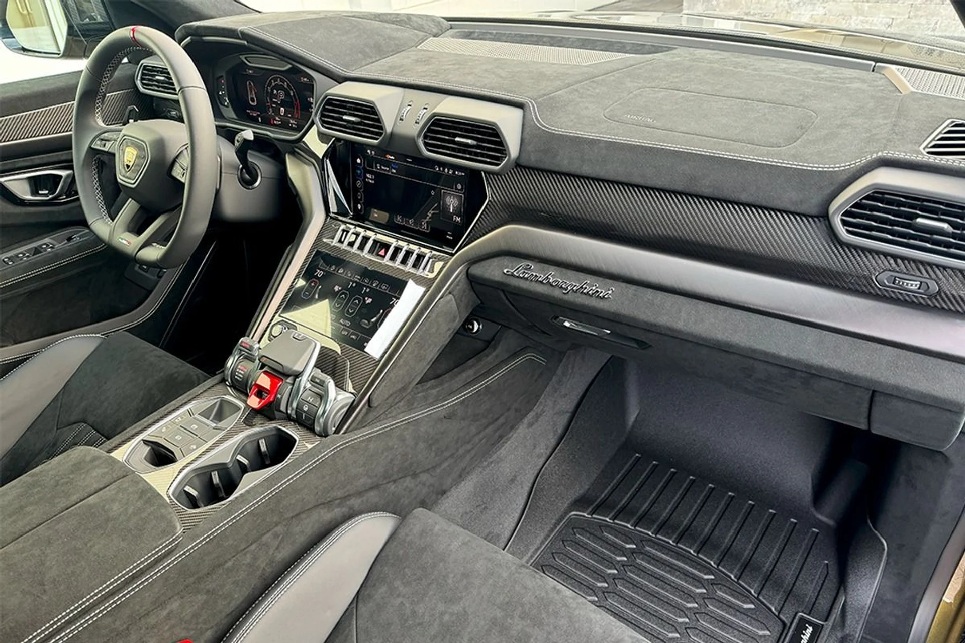 mph016_3875647999_Used_2024_Lamborghini_Urus_Performante_1737380299_3721271b3d