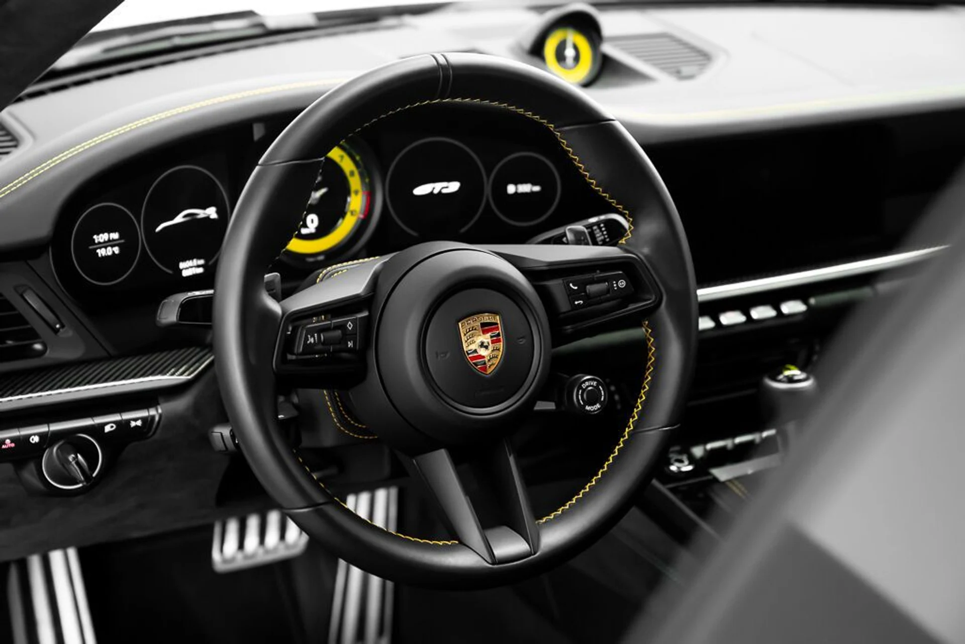 mph016_3893711066_porsche_911_2024_jpg_v_1754355020_a568c87396