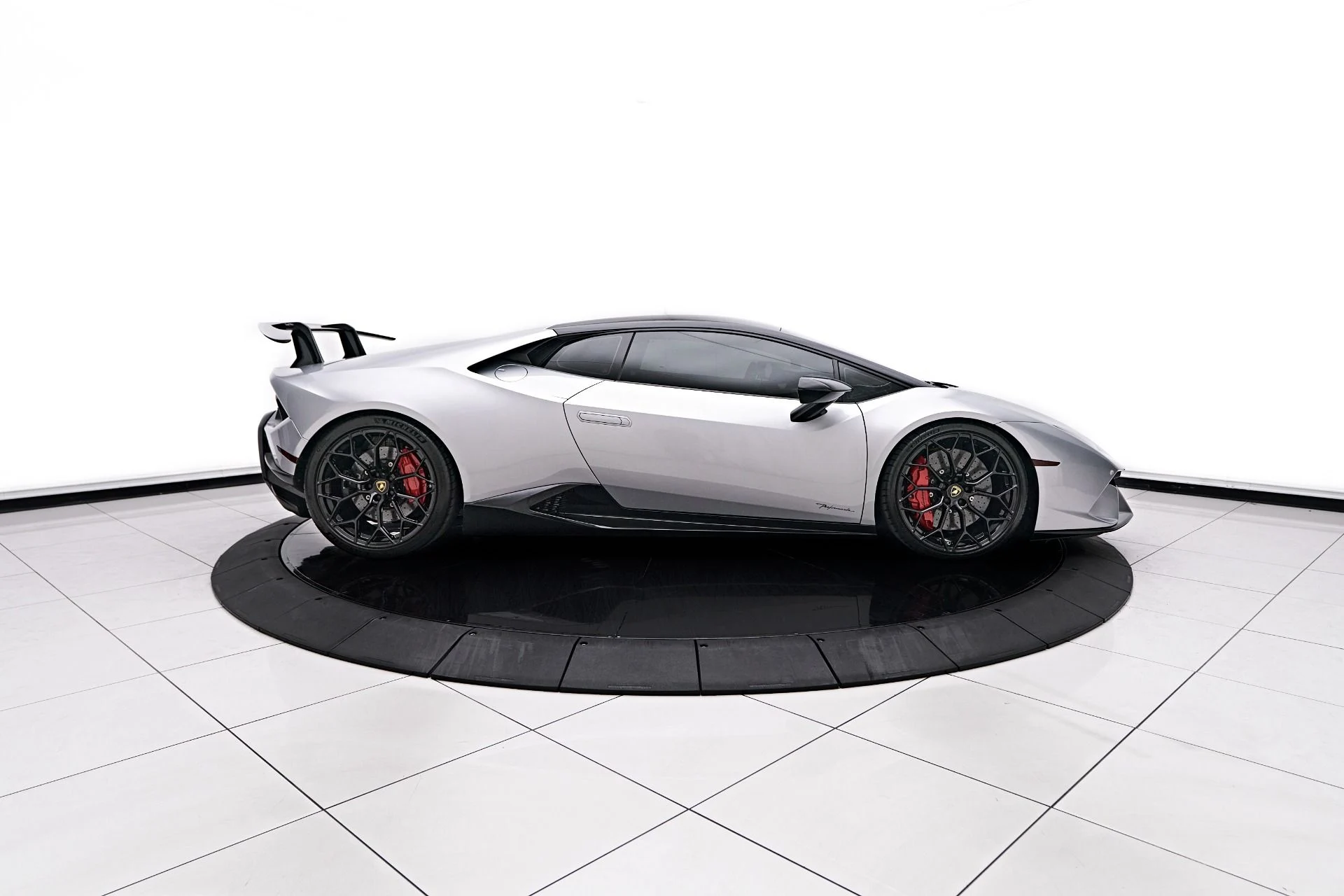 mph016_3903147258_Used_2018_Lamborghini_Huracan_Performante_1761069248_e42ff361b2