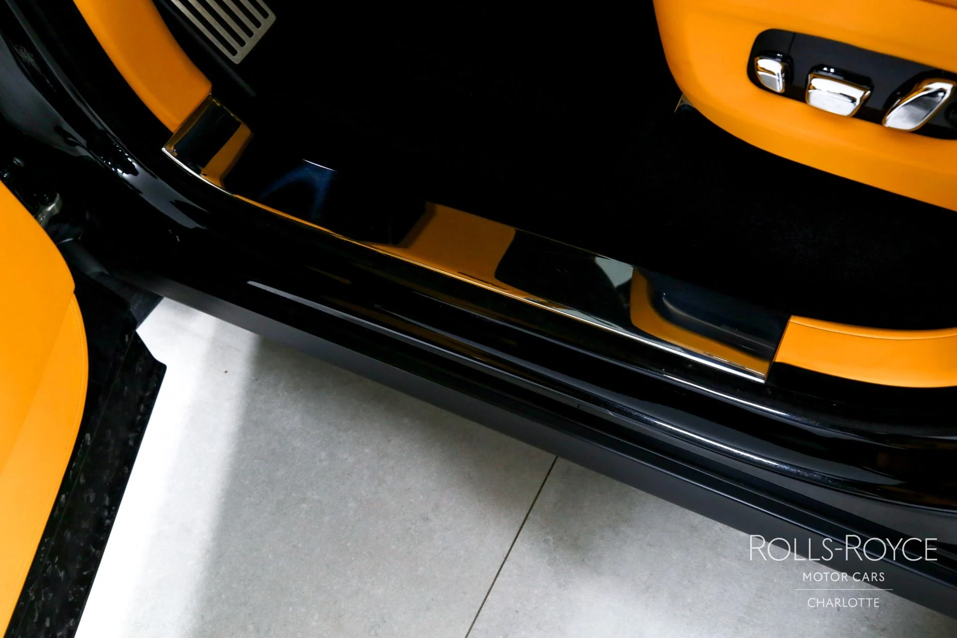 mph016_3903361498_Used_2024_Rolls_Royce_Cullinan_1764777967_c8ecf707a7