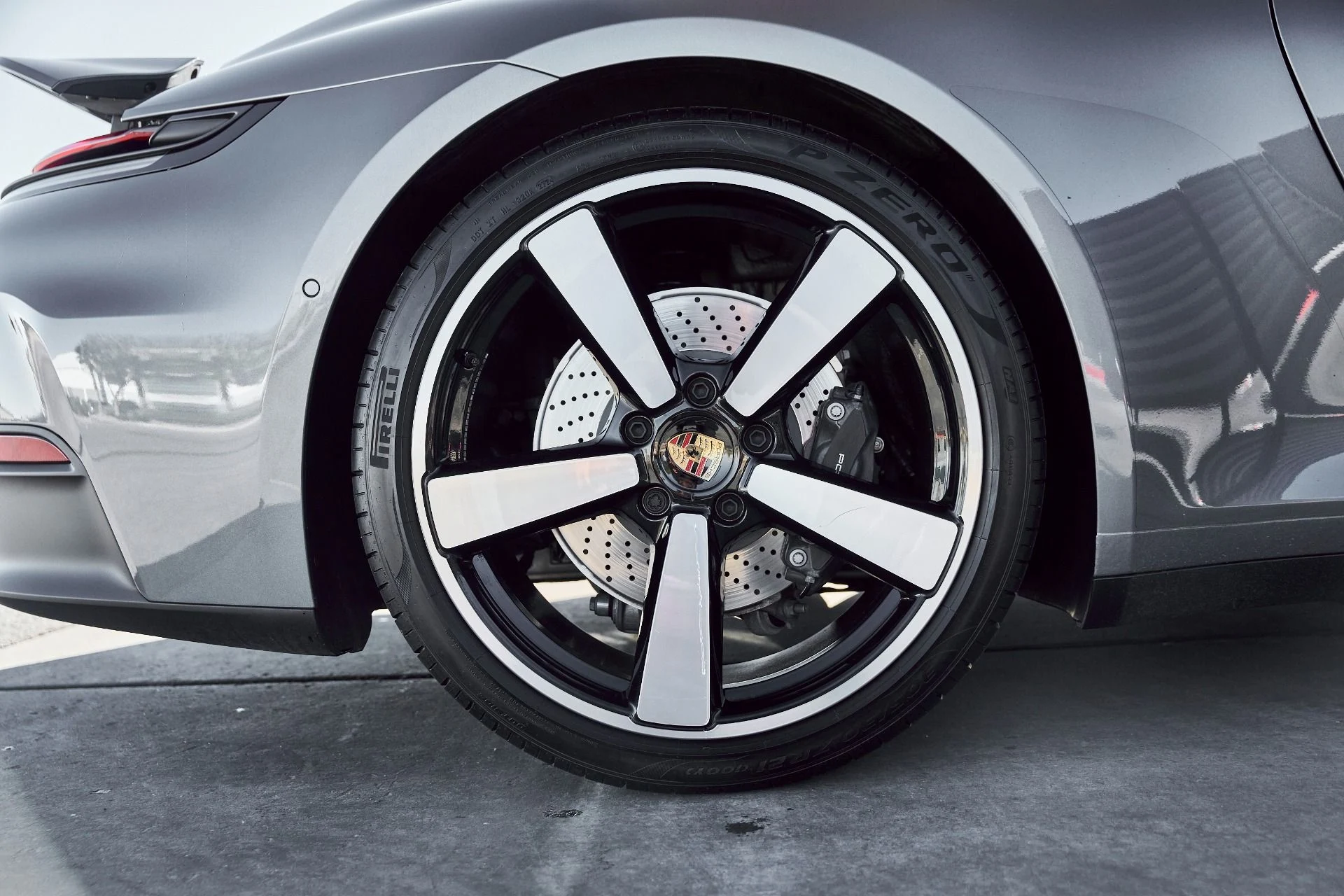 mph016_3906891103_Used_2025_Porsche_911_Carrera_1768012321_a7d1751611