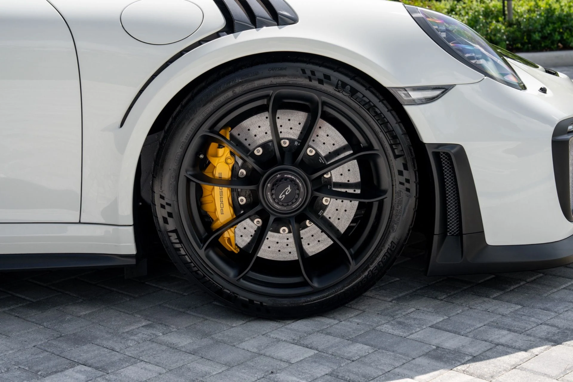 mph016_3910300121_Used_2018_Porsche_911_GT_2_RS_1782839837_a7474cd639