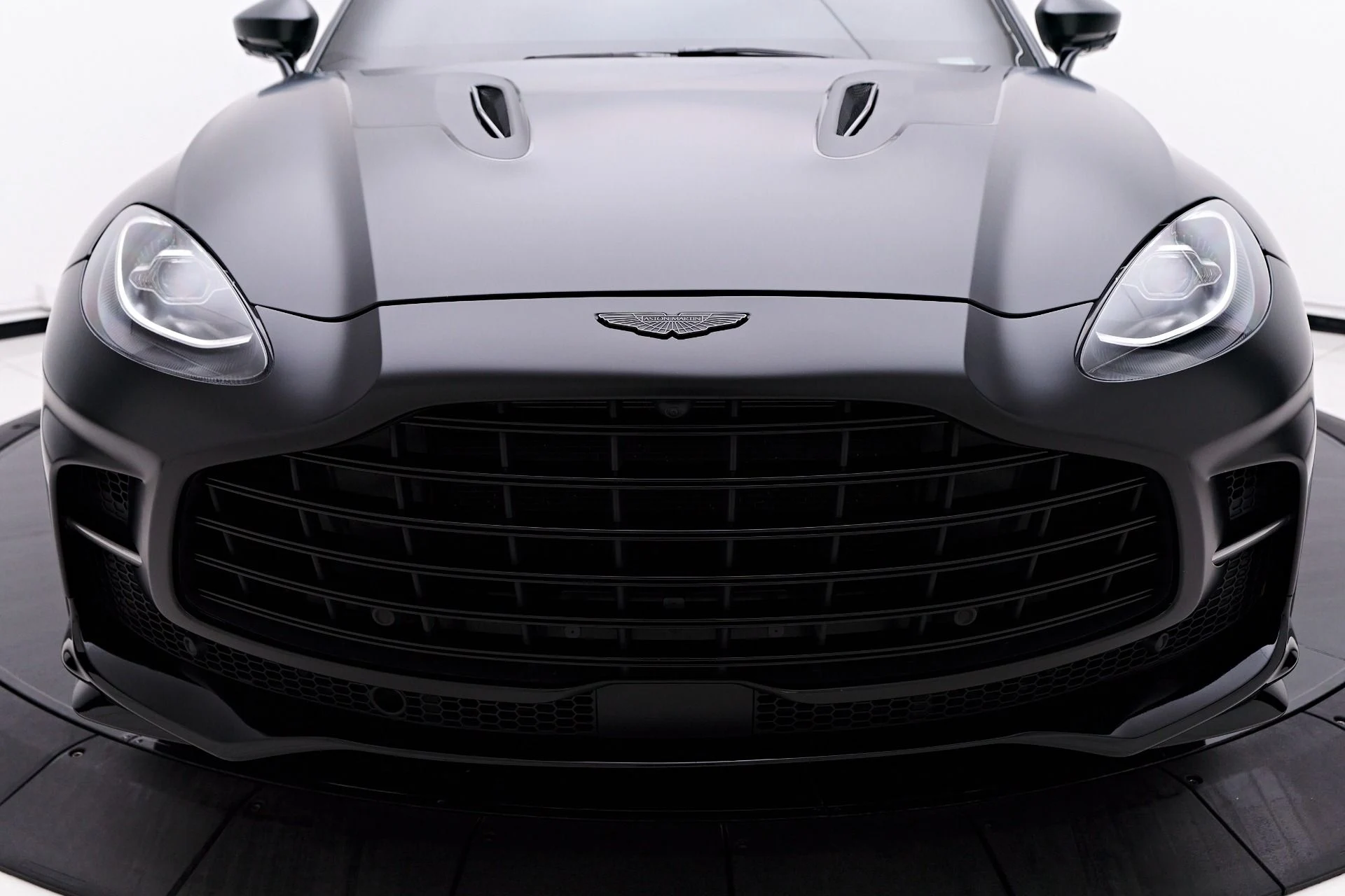 mph016_3915869220_Used_2023_Aston_Martin_DBX_707_1754786768_e9faa7807c