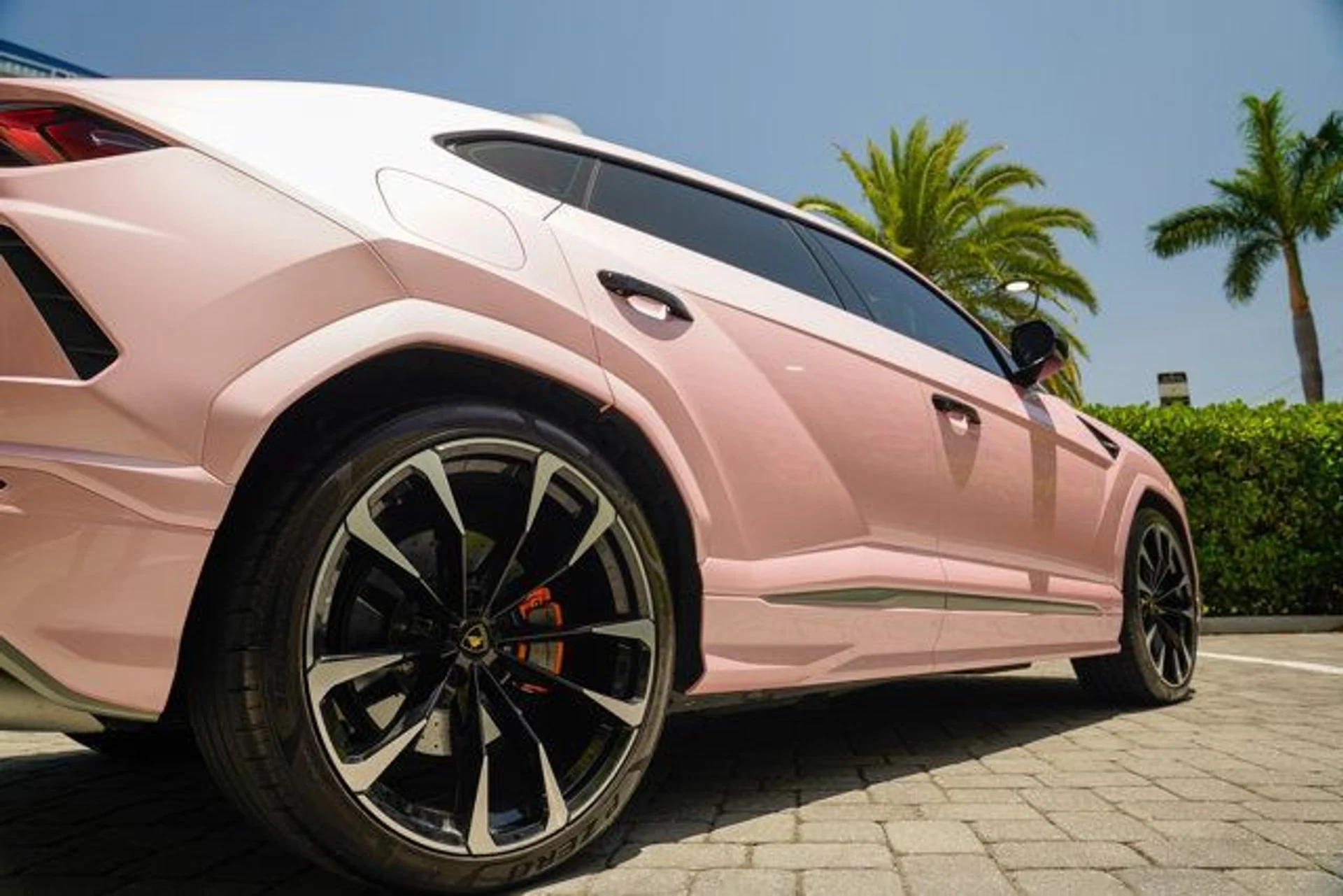 mph016_3916422334_used_2021_lamborghini_urus_awd_14354_22713615_17_640_20f4a2af8d