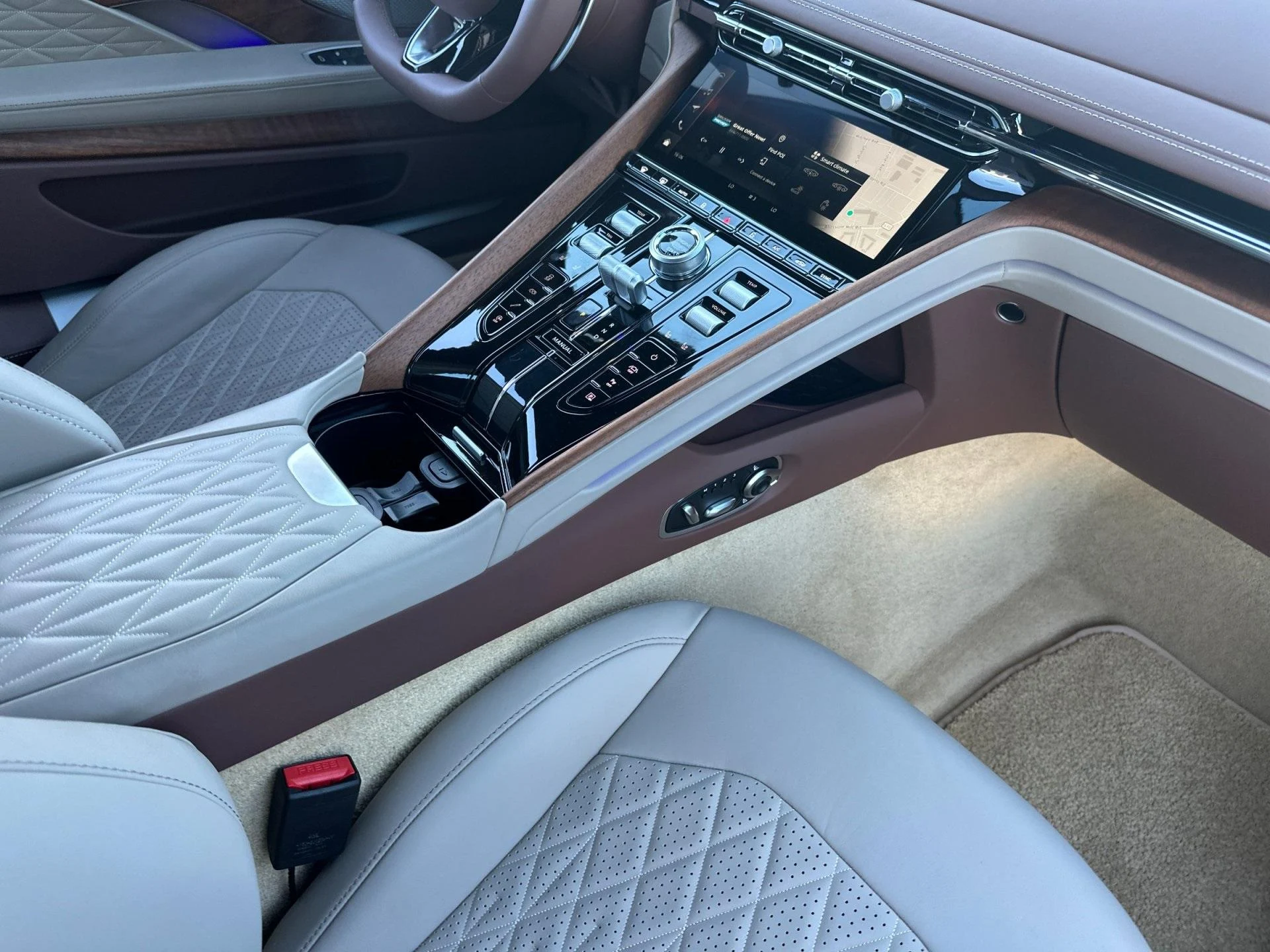 mph016_3919643738_New_2025_Aston_Martin_DB_12_1761746941_f790e31aee