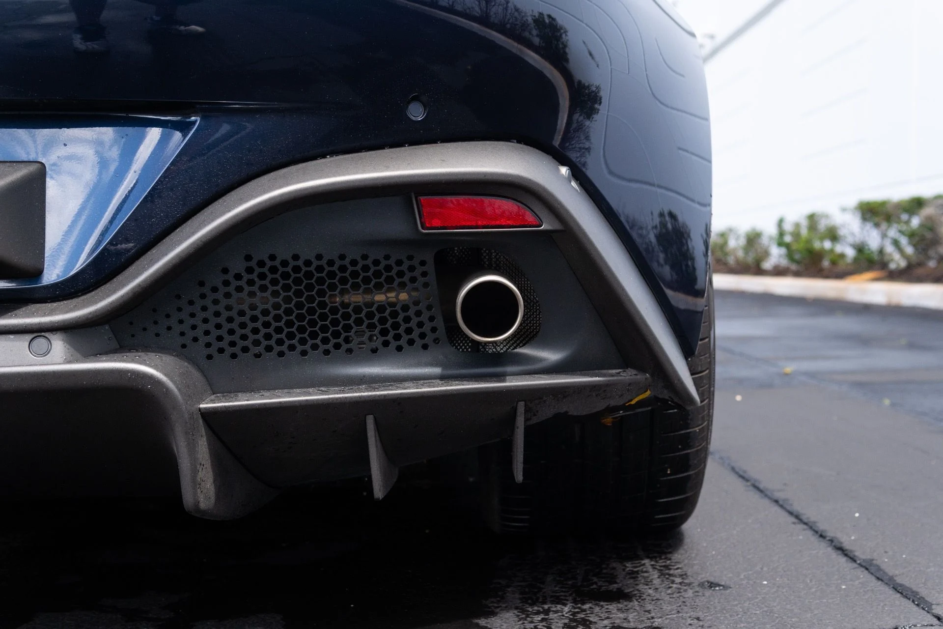 mph016_3926842732_Used_2021_Aston_Martin_Vantage_1774065878_70676db4d0