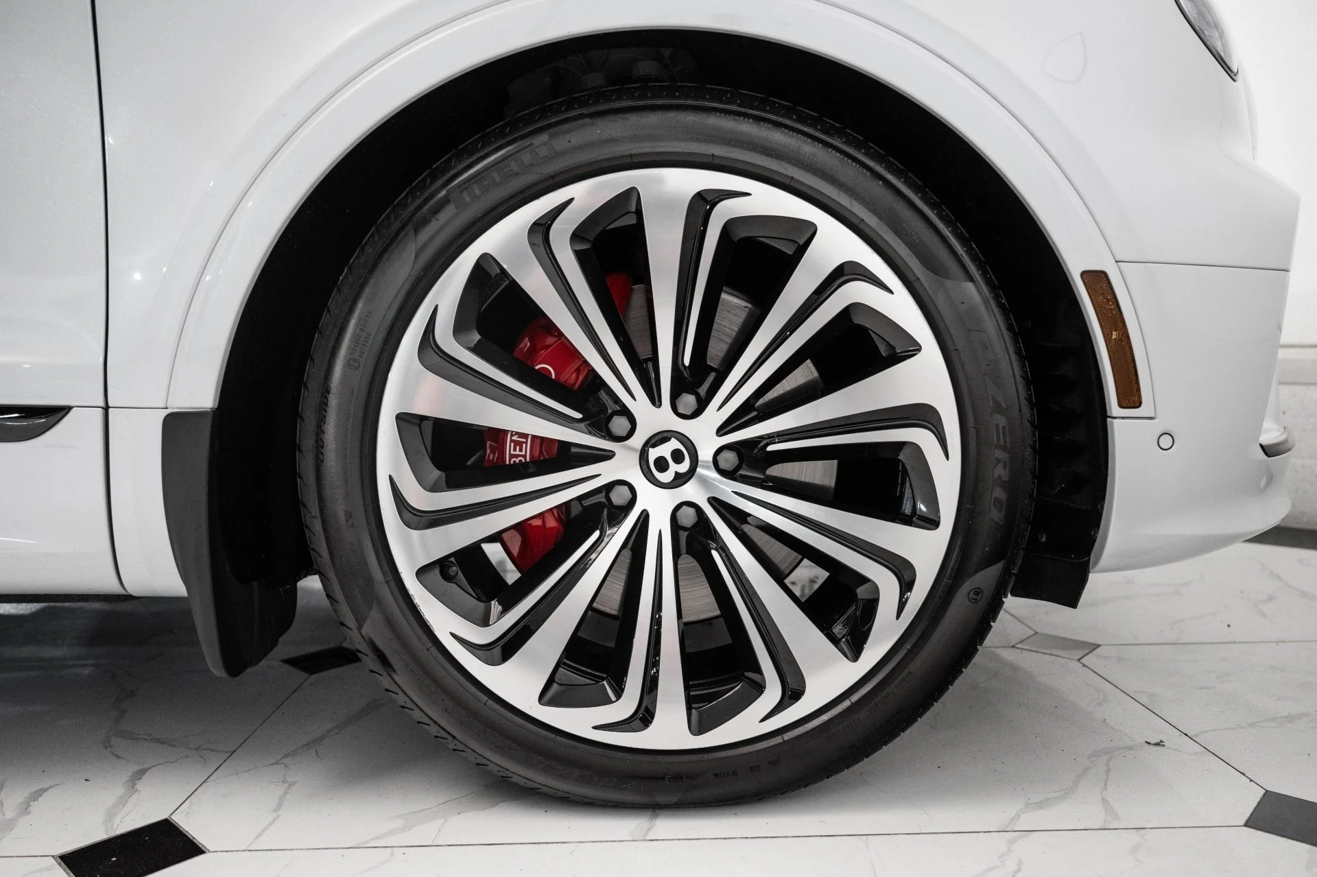 mph016_3927880917_Used_2021_Bentley_Bentayga_V8_1759421364_c5542be61a