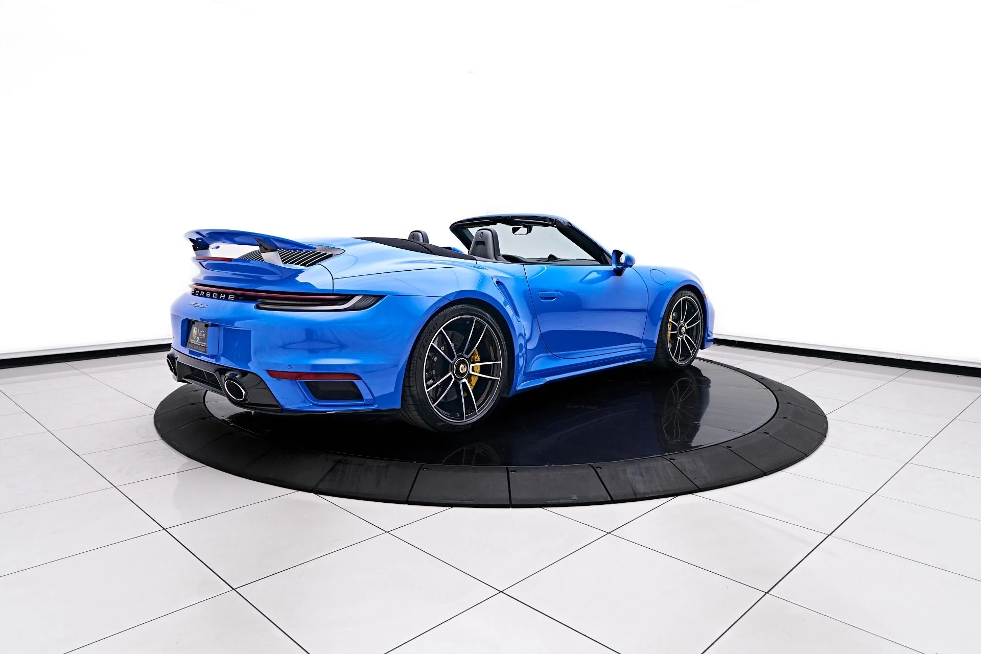 mph016_3928105063_Used_2023_Porsche_911_Turbo_S_1755219386_079be70710