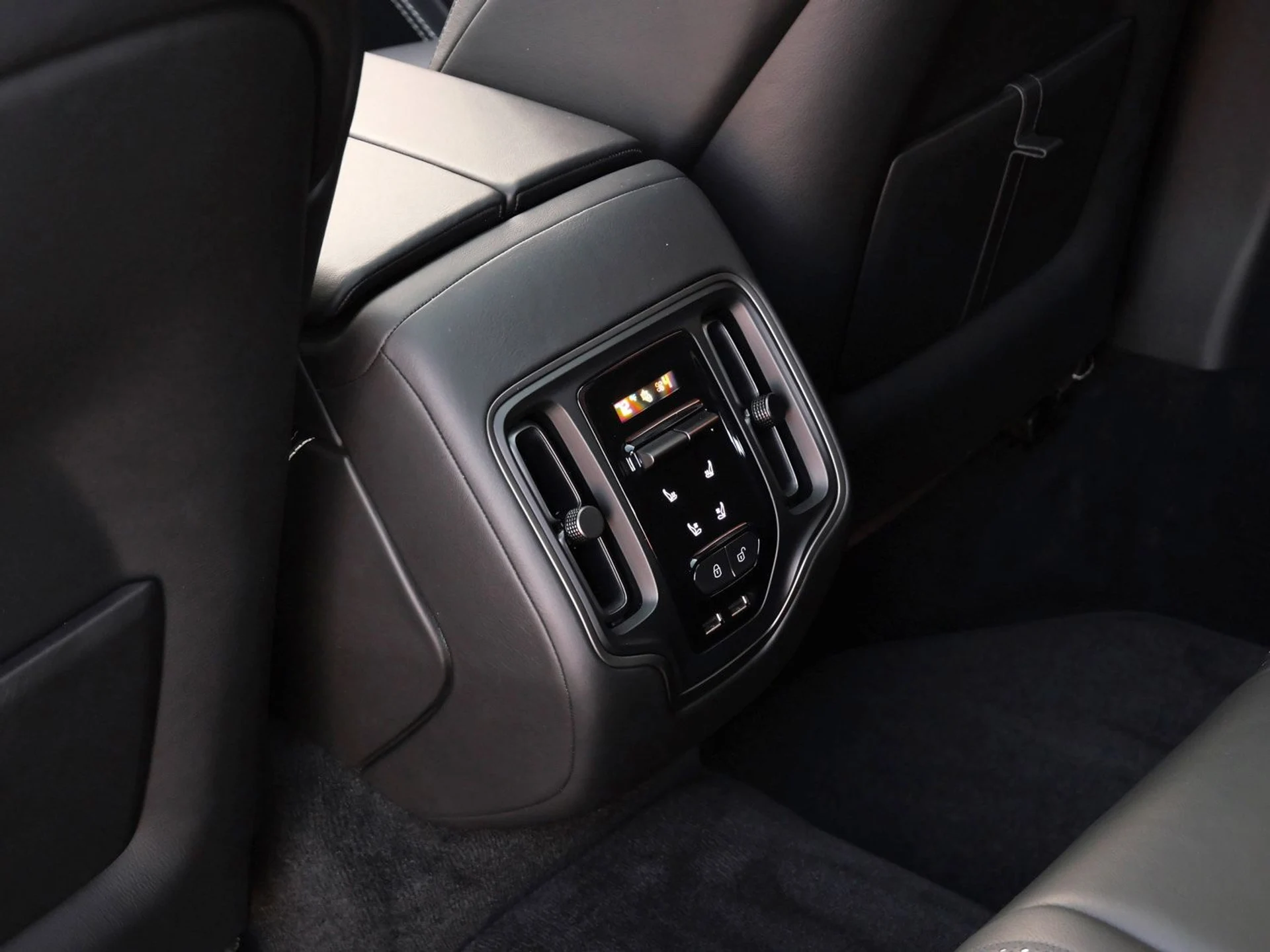 mph016_3932019134_07e36578765545af76eeddab47c718a4x_42e2af5eb1